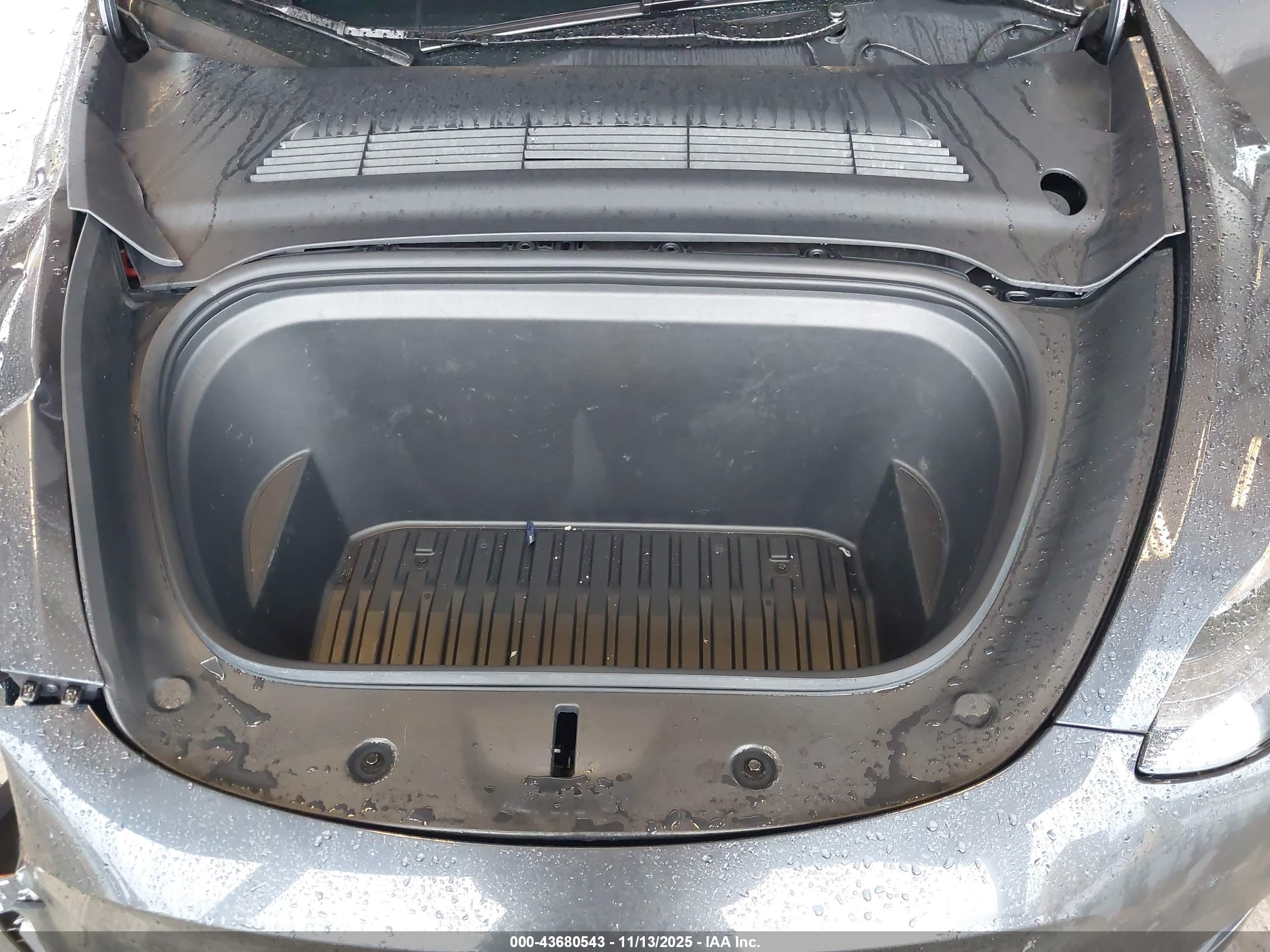 TESLA MODEL image 10