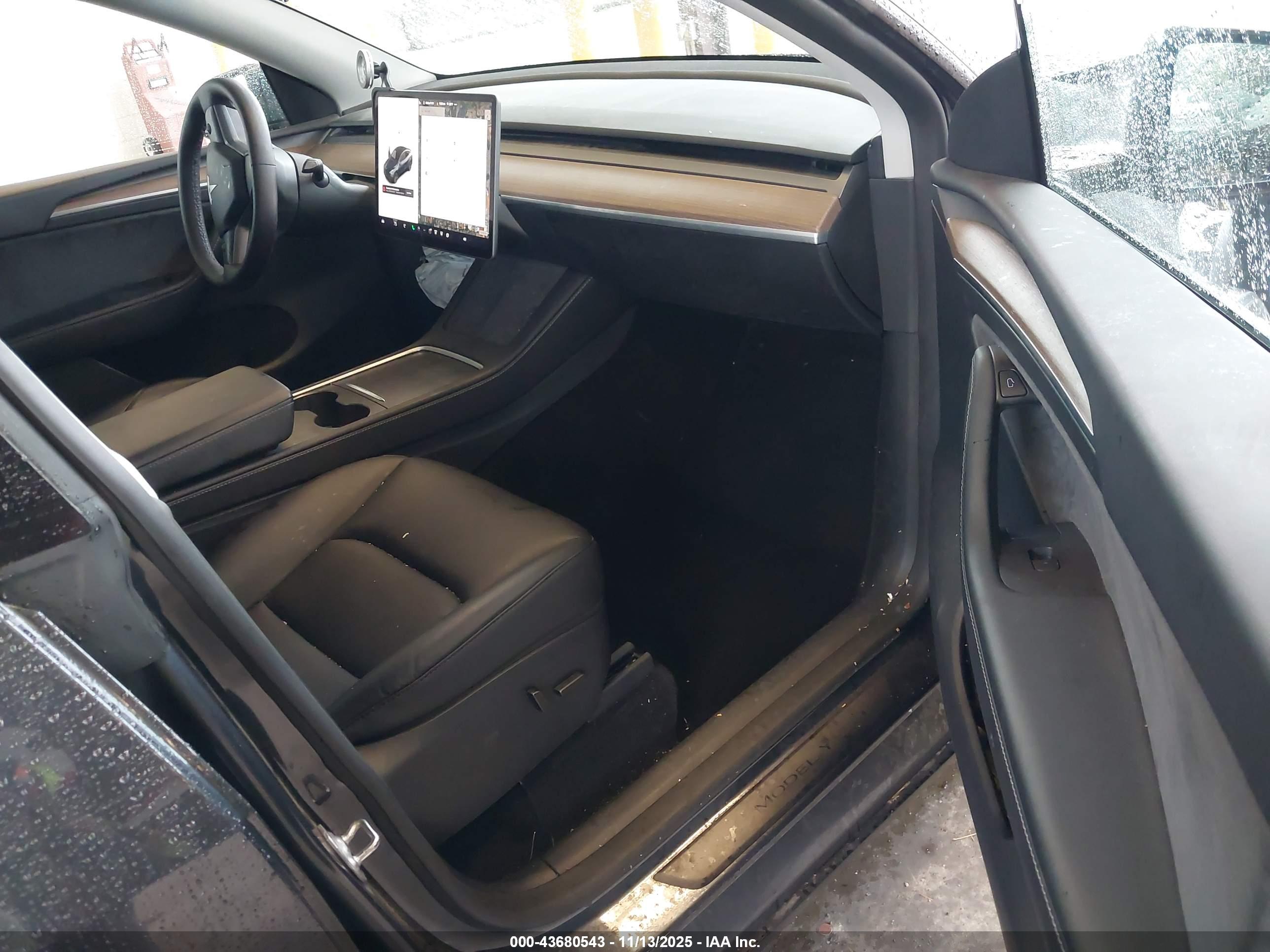 TESLA MODEL image 5