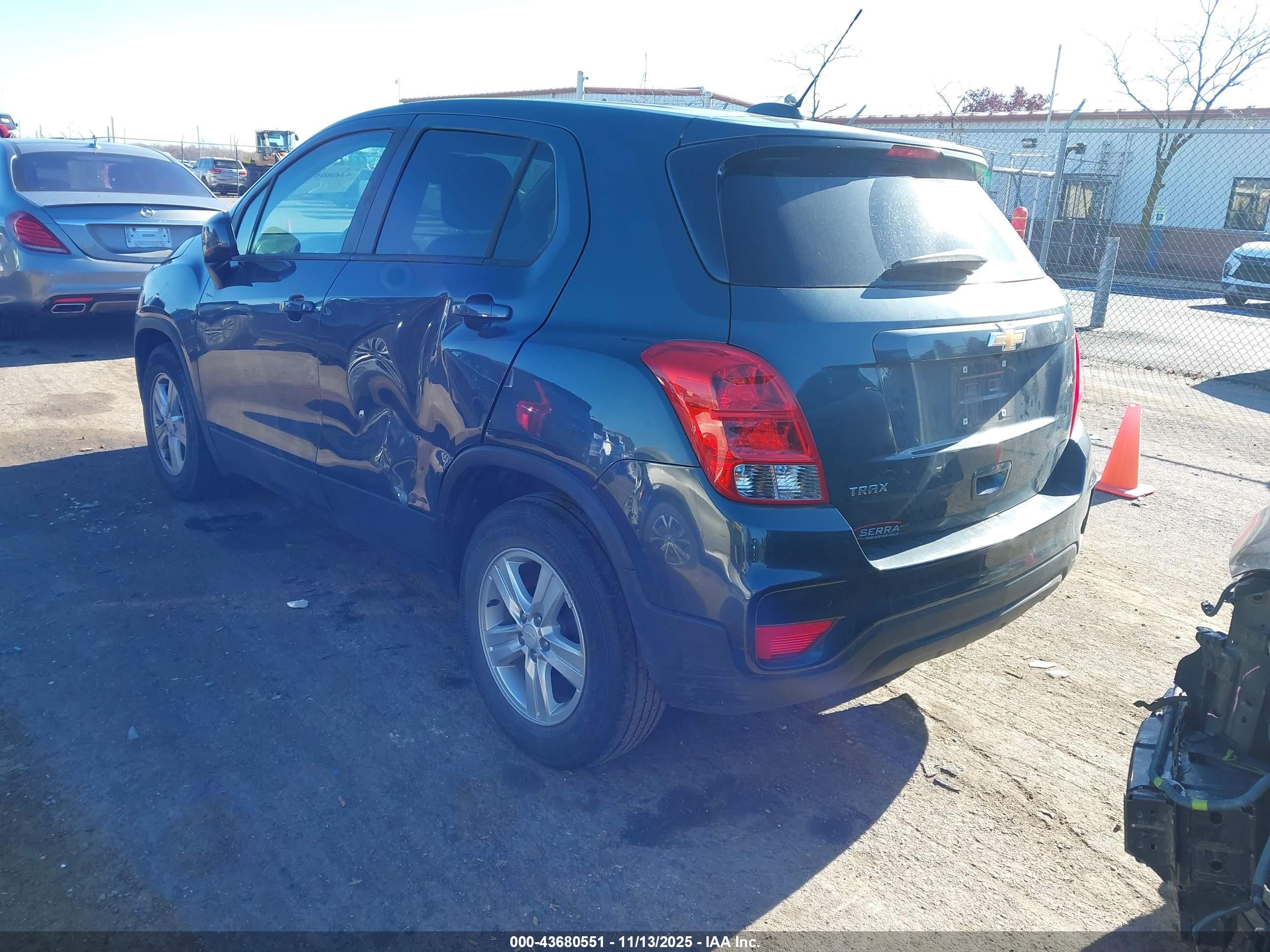 CHEVROLET TRAX image 3