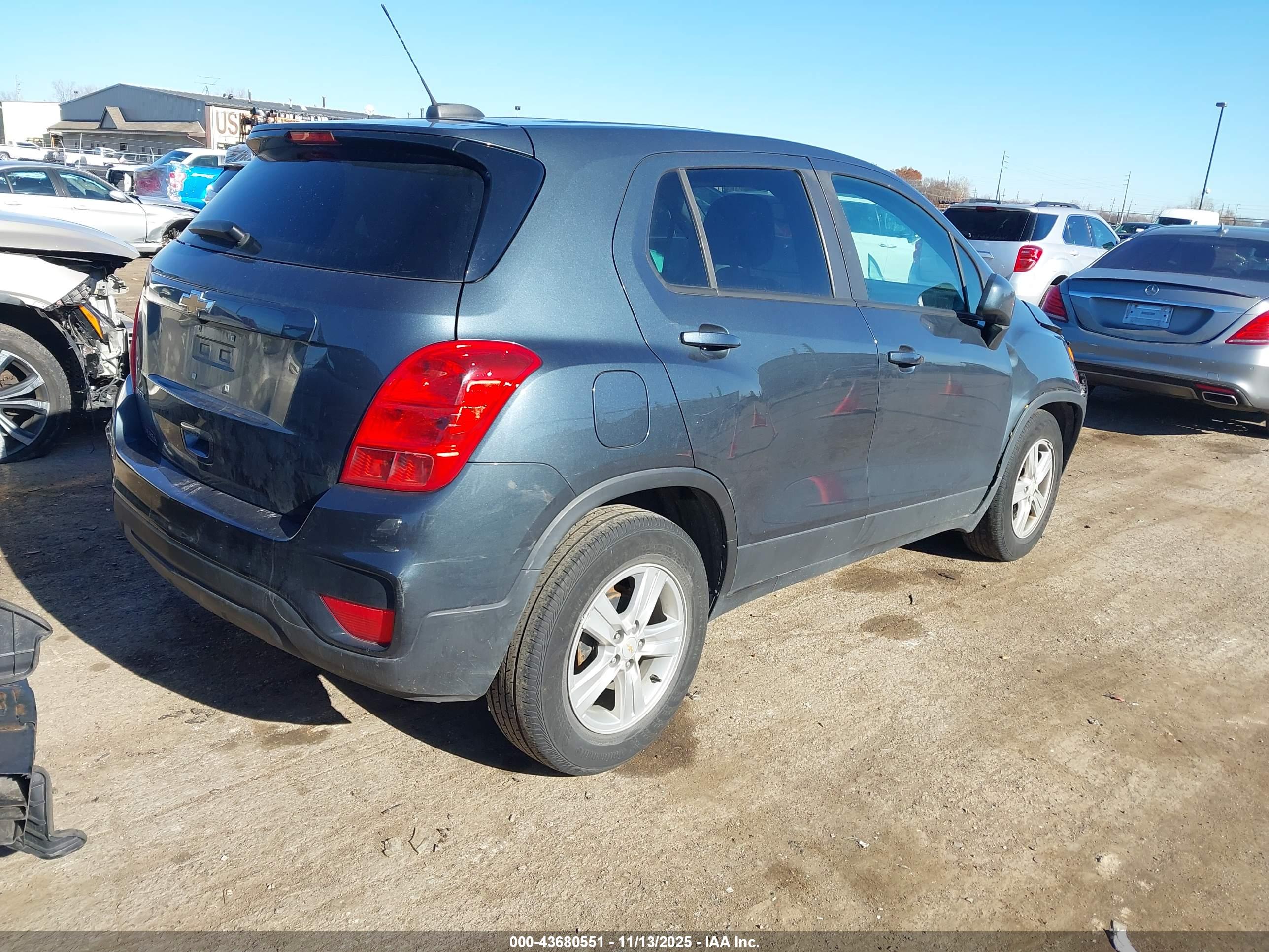 CHEVROLET TRAX image 4