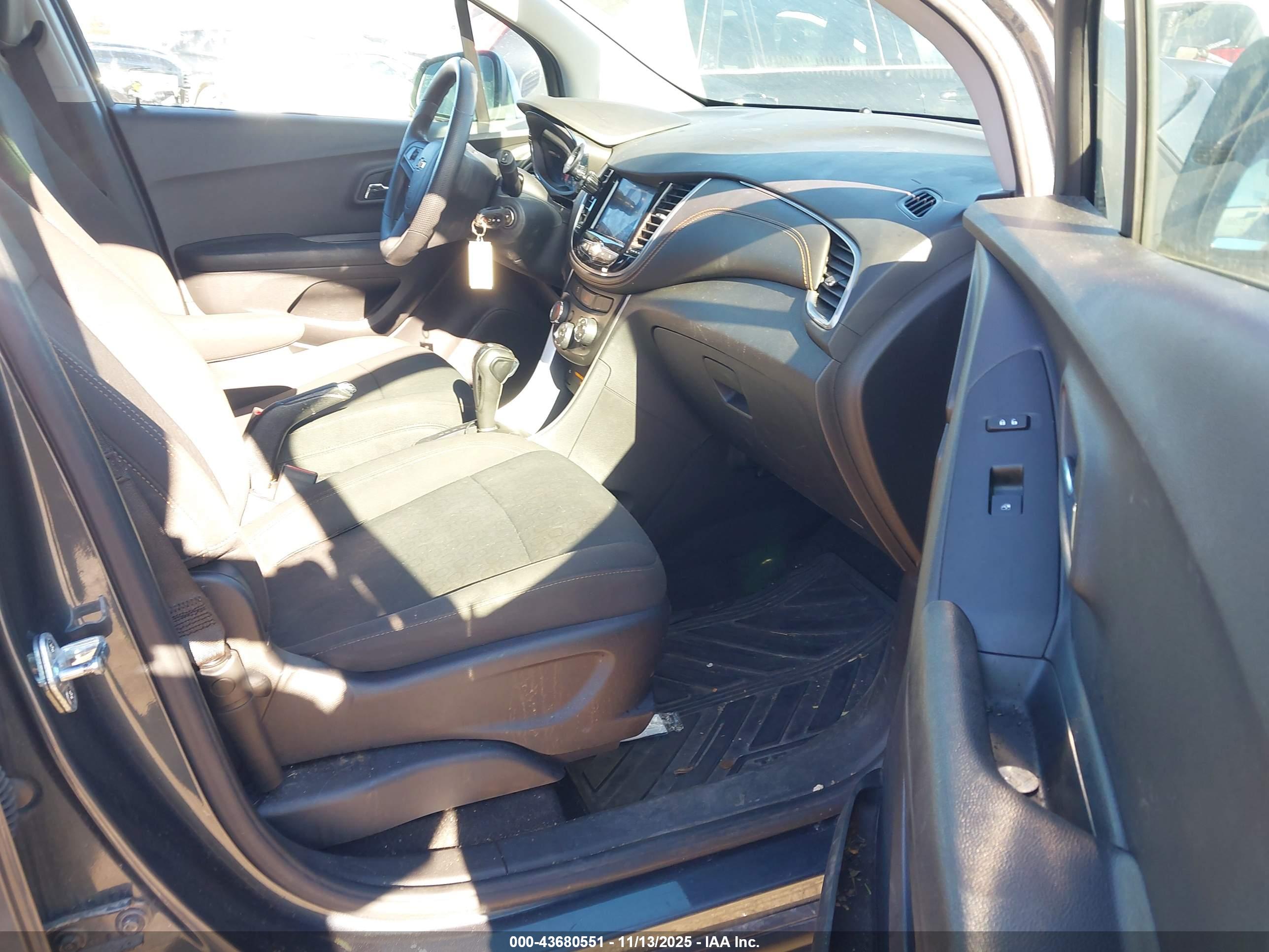 CHEVROLET TRAX image 5