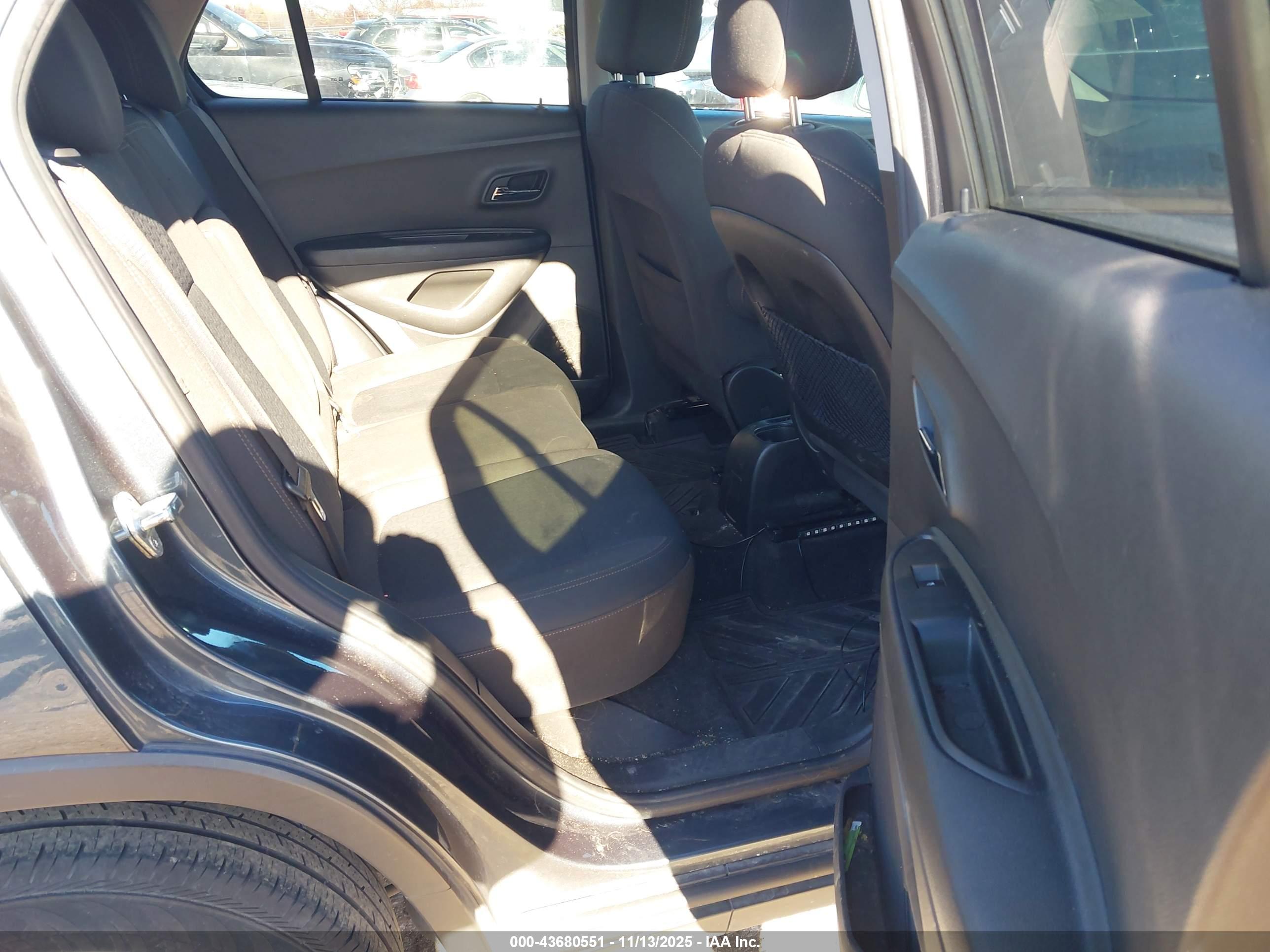CHEVROLET TRAX image 8