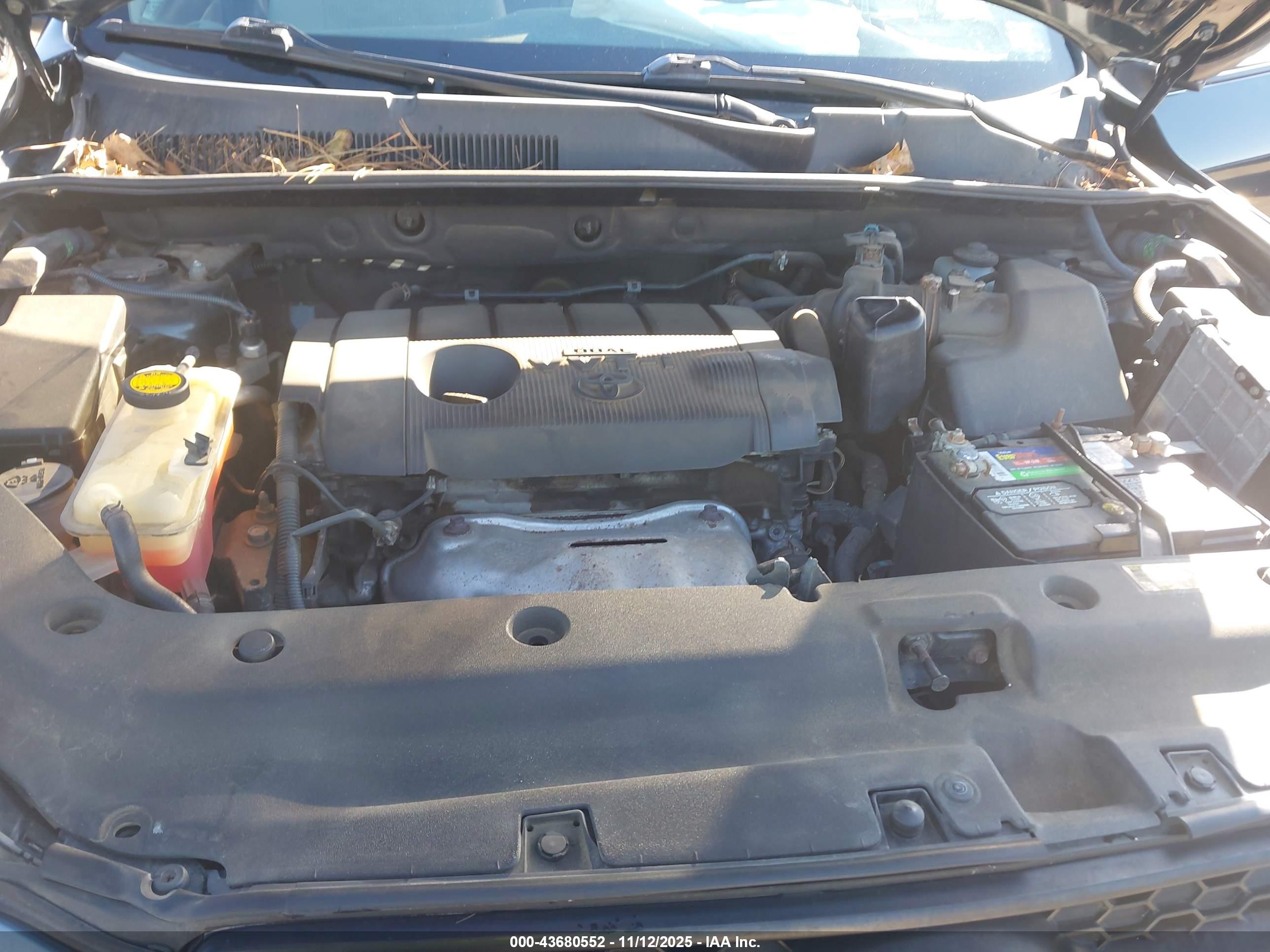TOYOTA RAV4 image 10