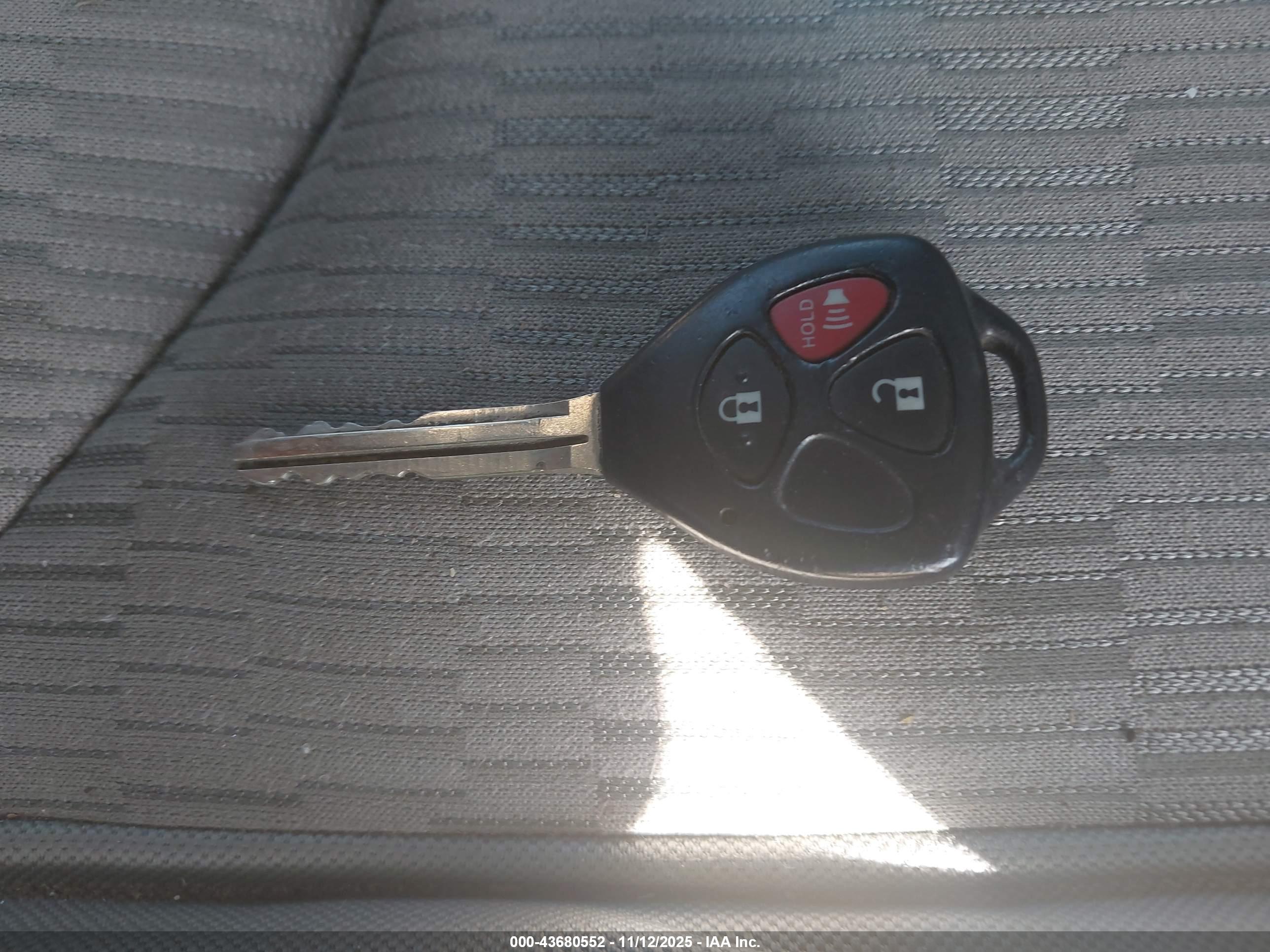 TOYOTA RAV4 image 11
