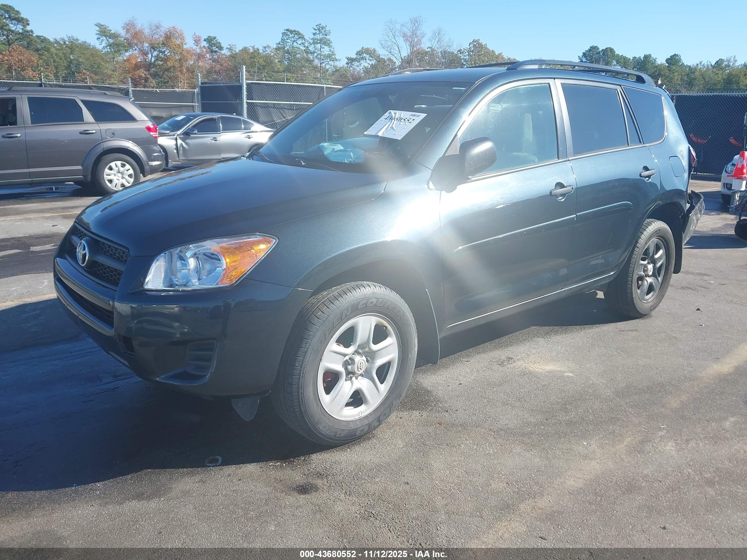 TOYOTA RAV4 image 2