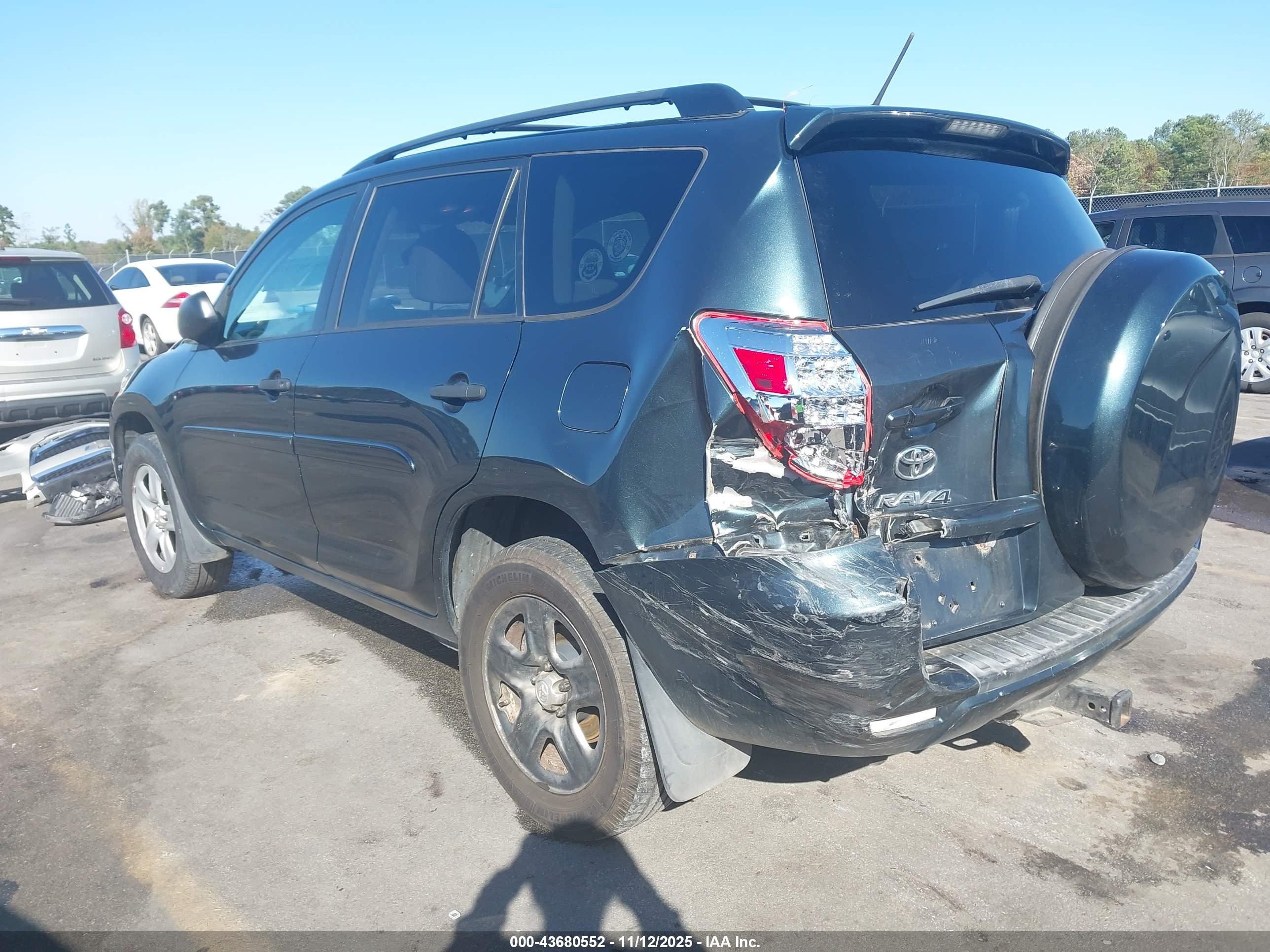 TOYOTA RAV4 image 3