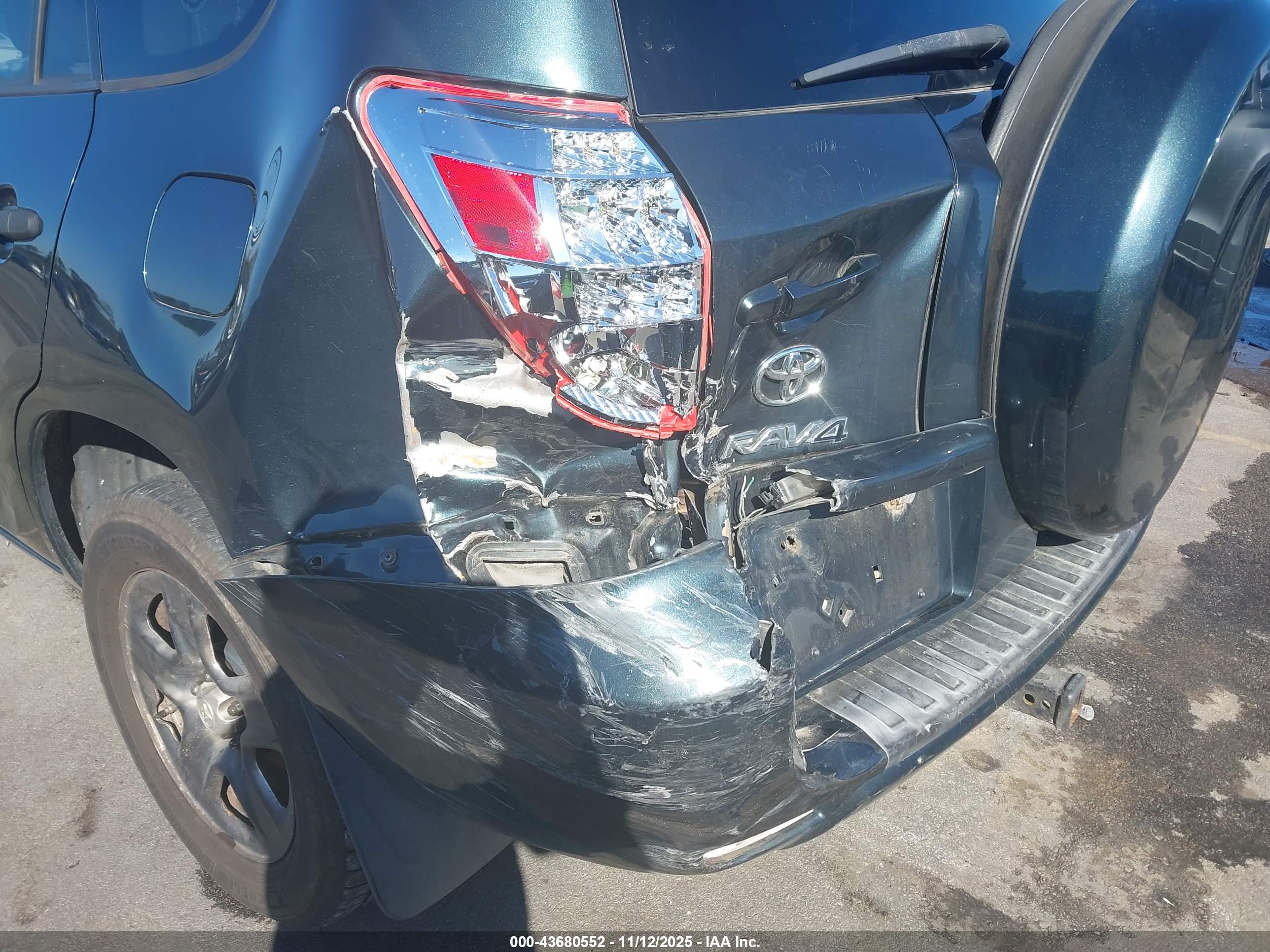 TOYOTA RAV4 image 6