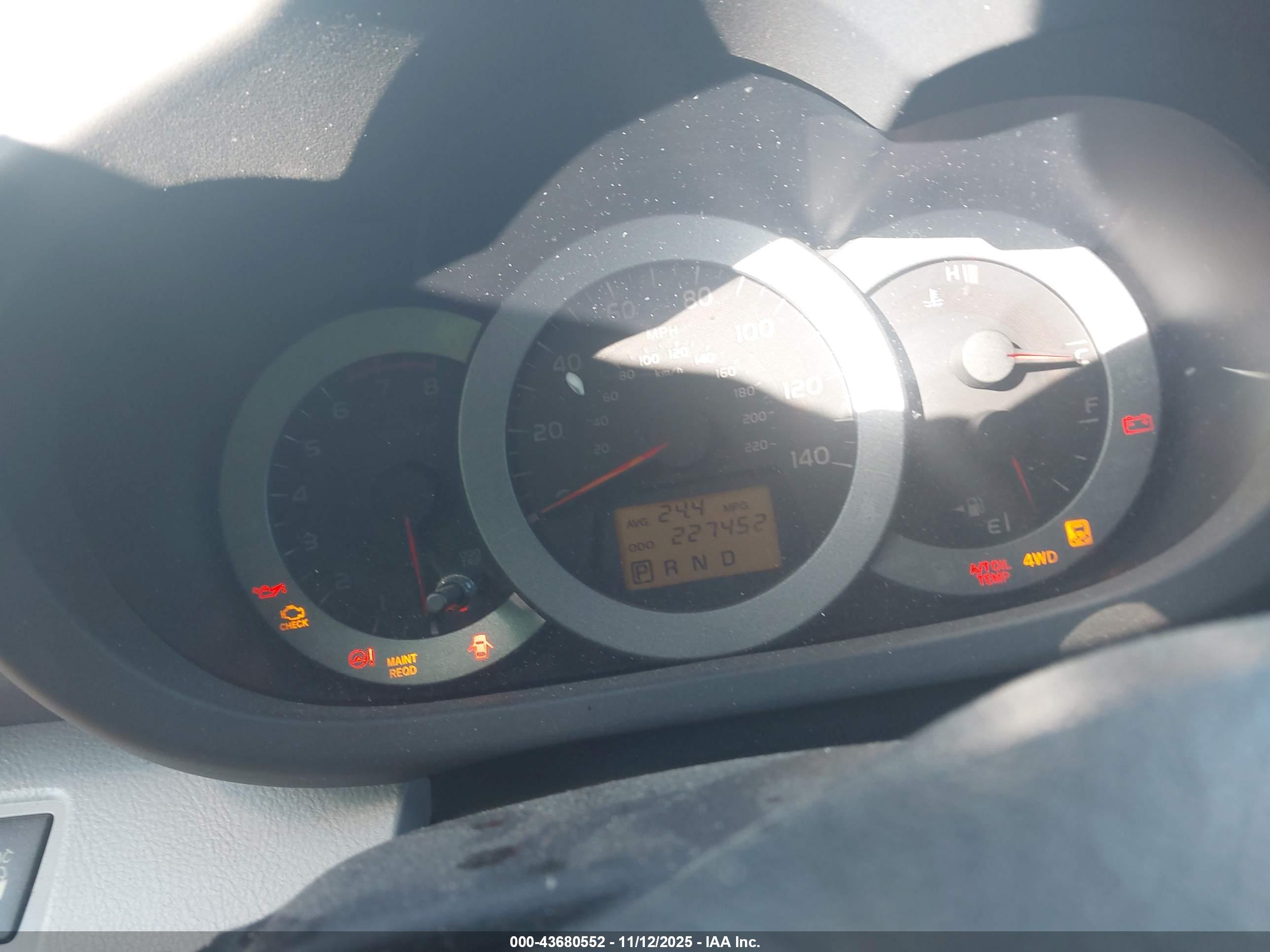 TOYOTA RAV4 image 7