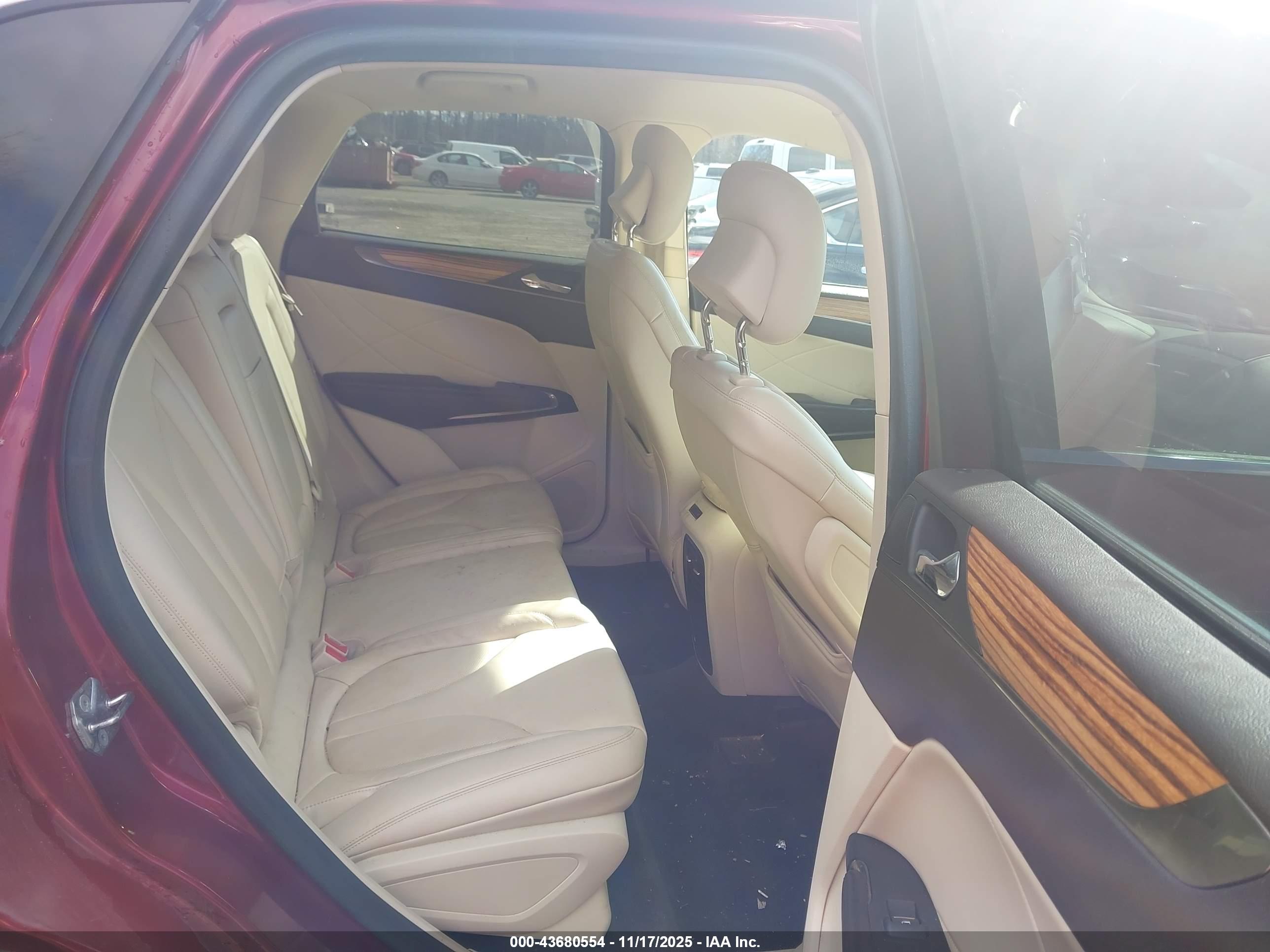 LINCOLN MKC image 8