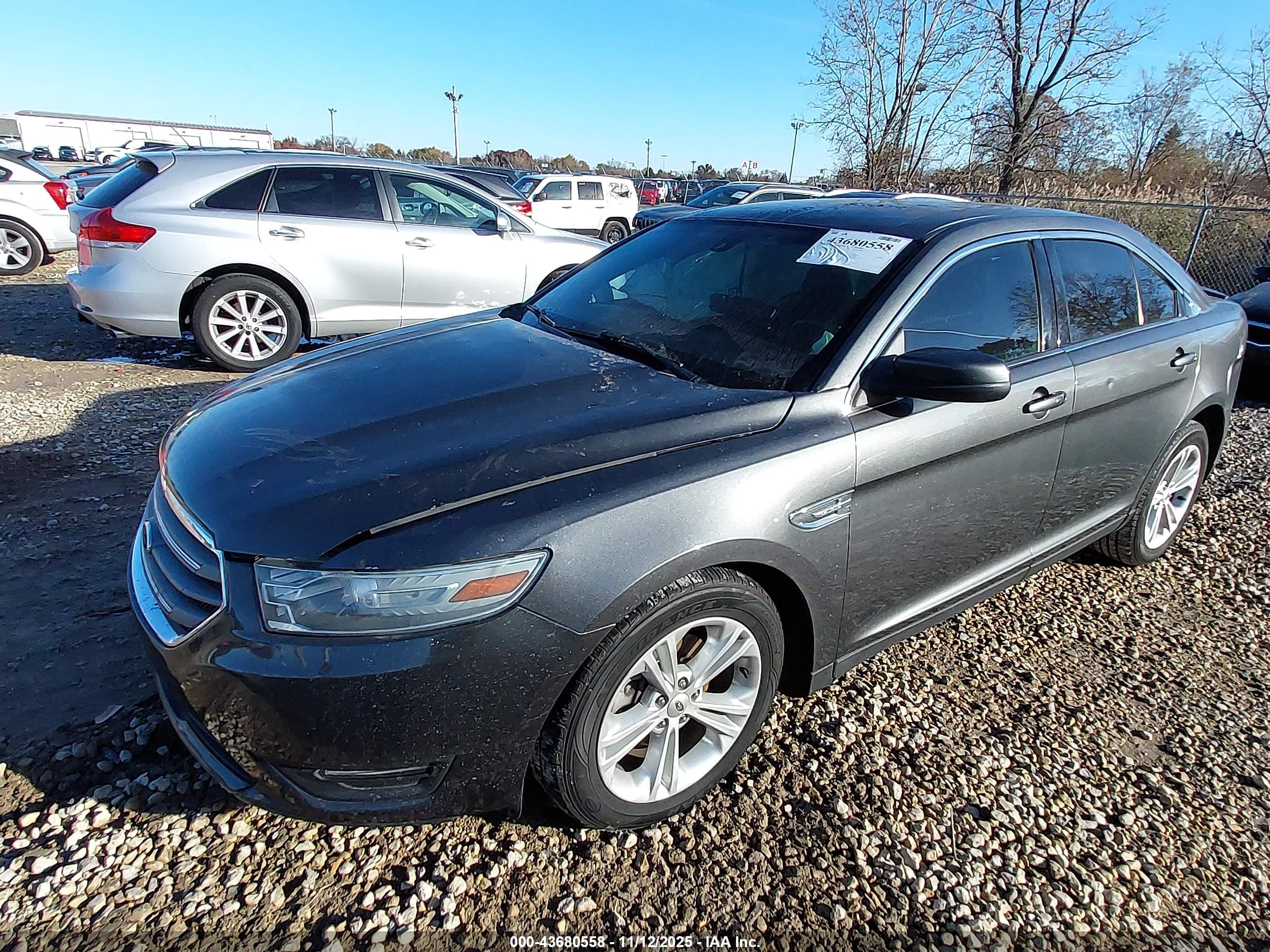 FORD TAURUS image 2