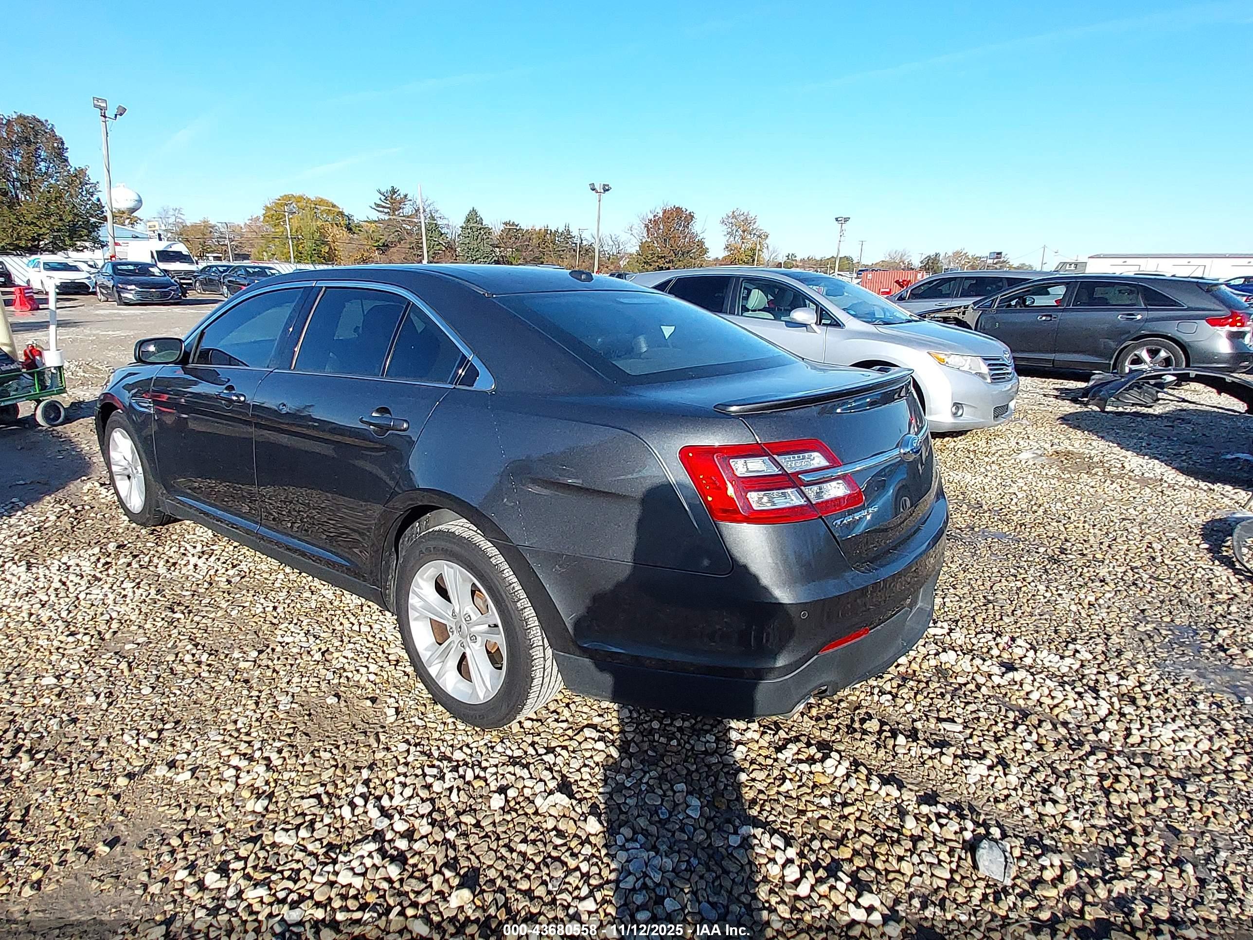 FORD TAURUS image 3
