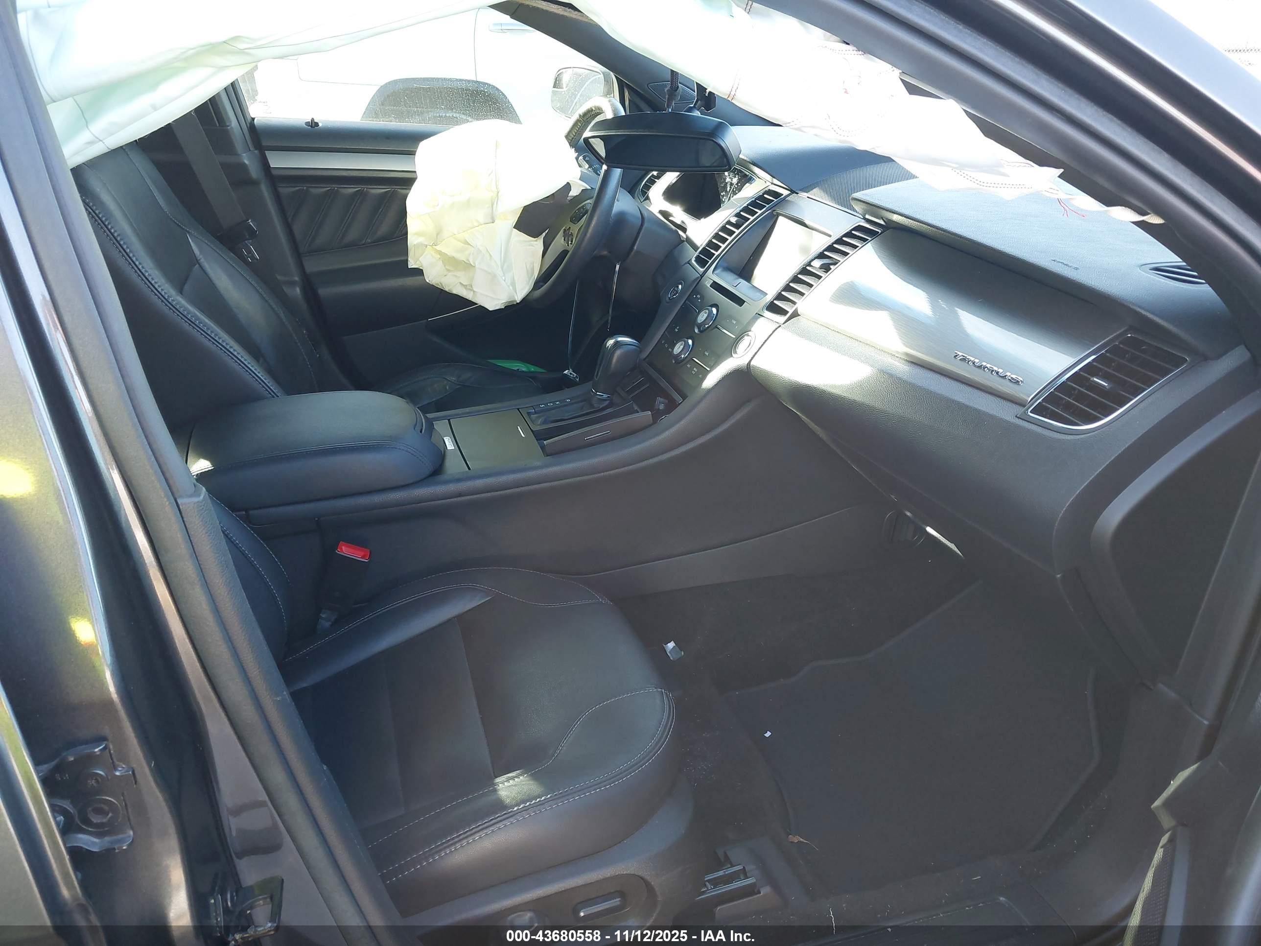 FORD TAURUS image 5