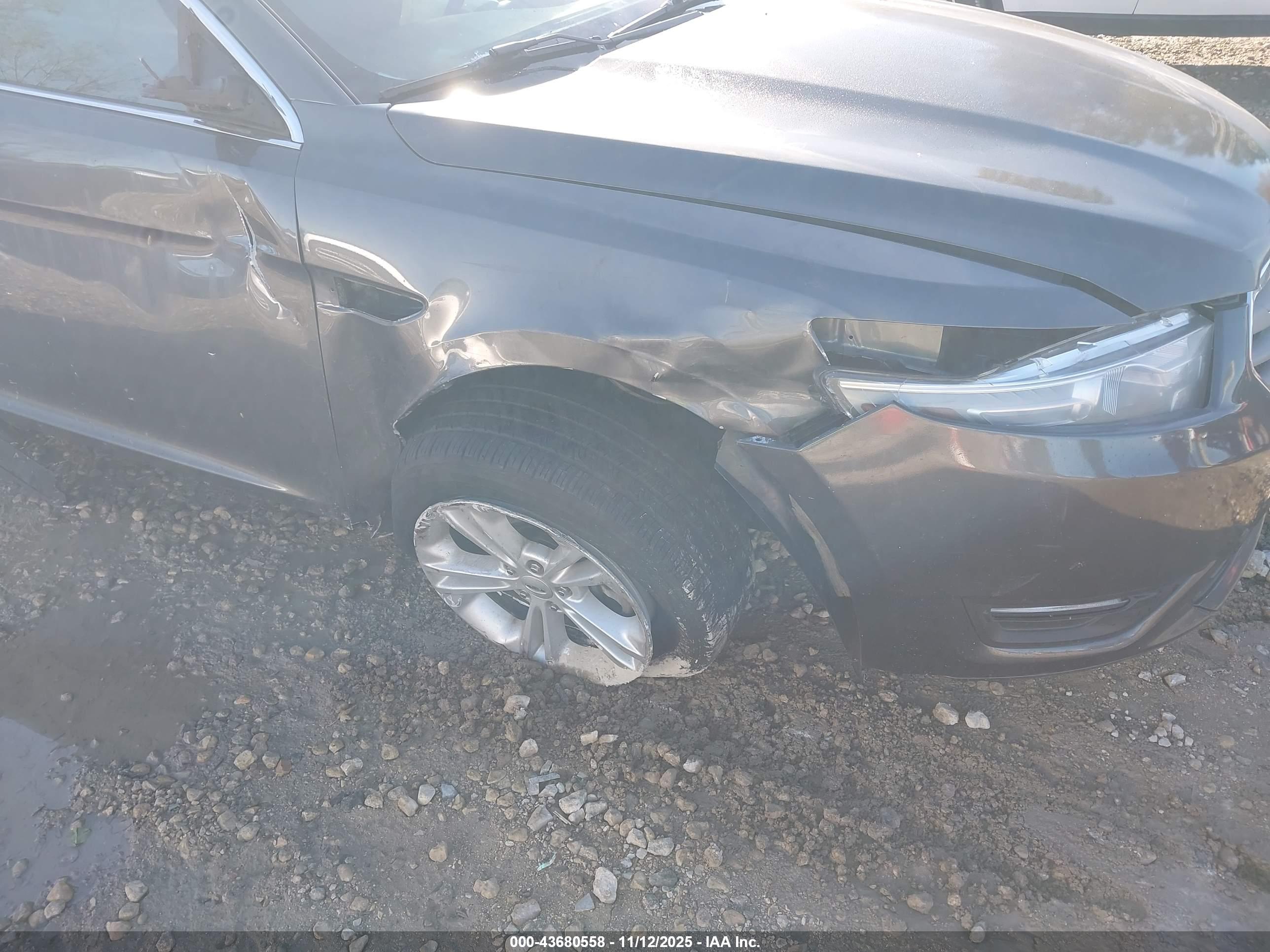 FORD TAURUS image 6