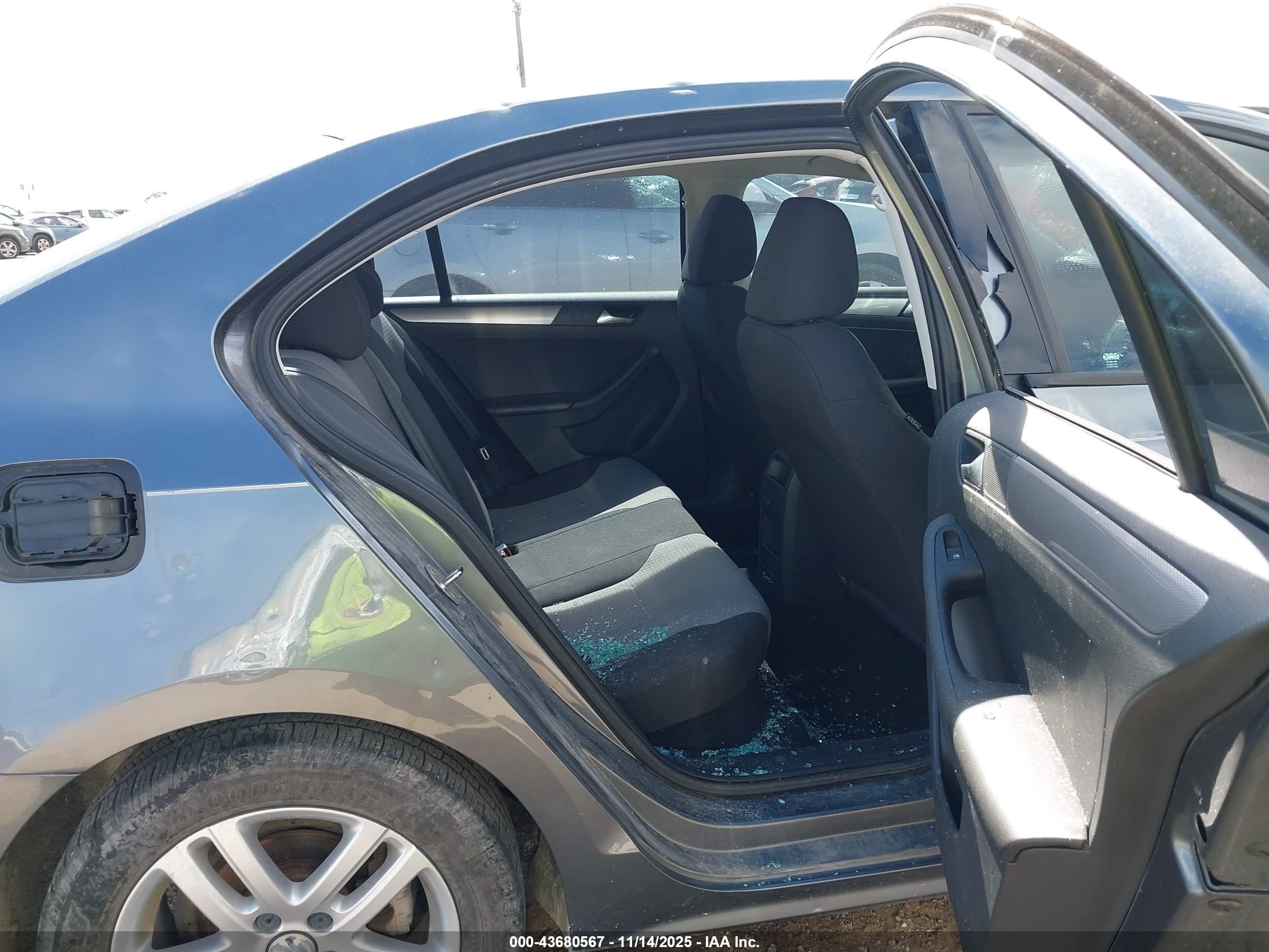 VOLKSWAGEN JETTA image 8