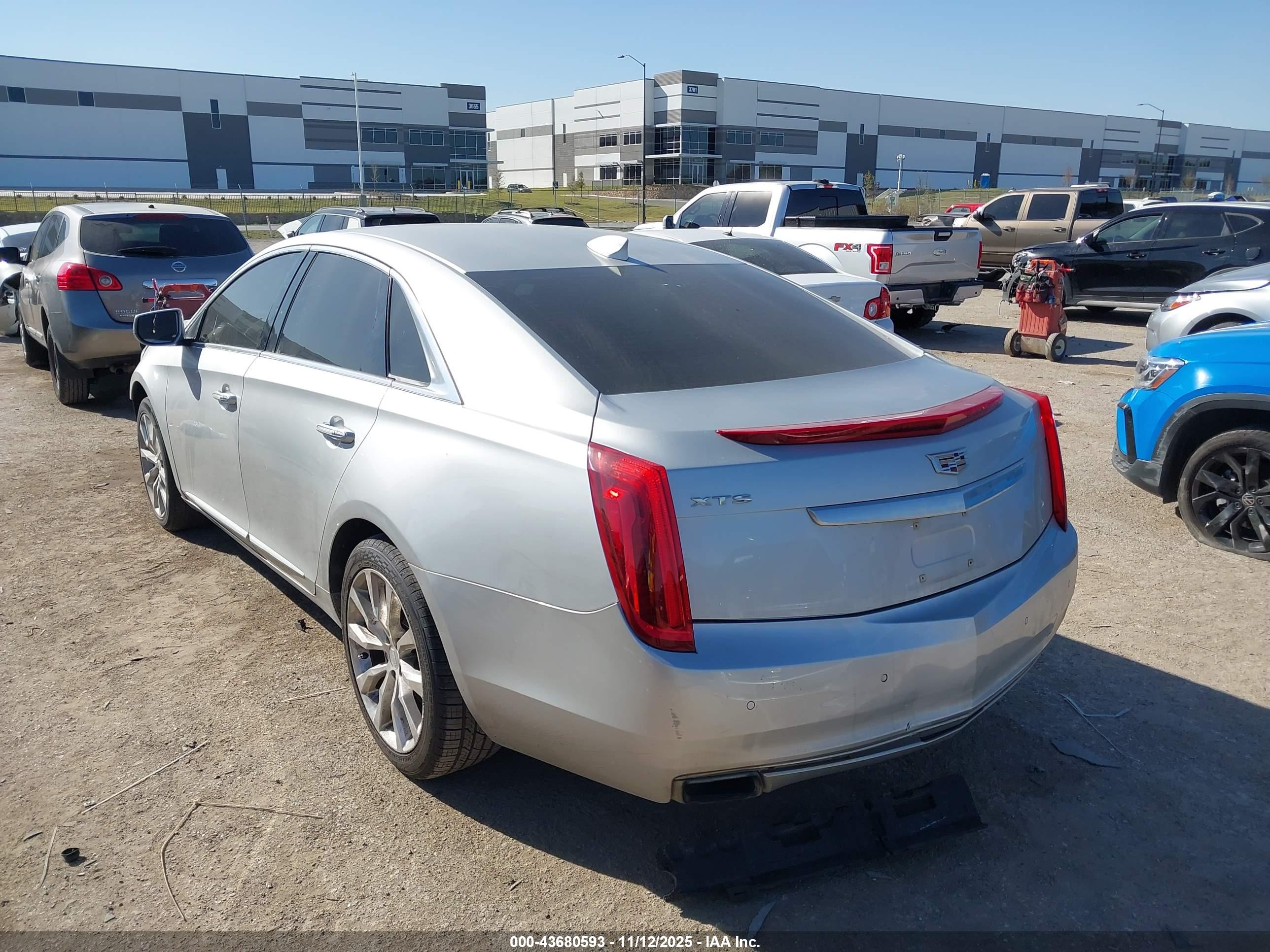 CADILLAC XTS image 3