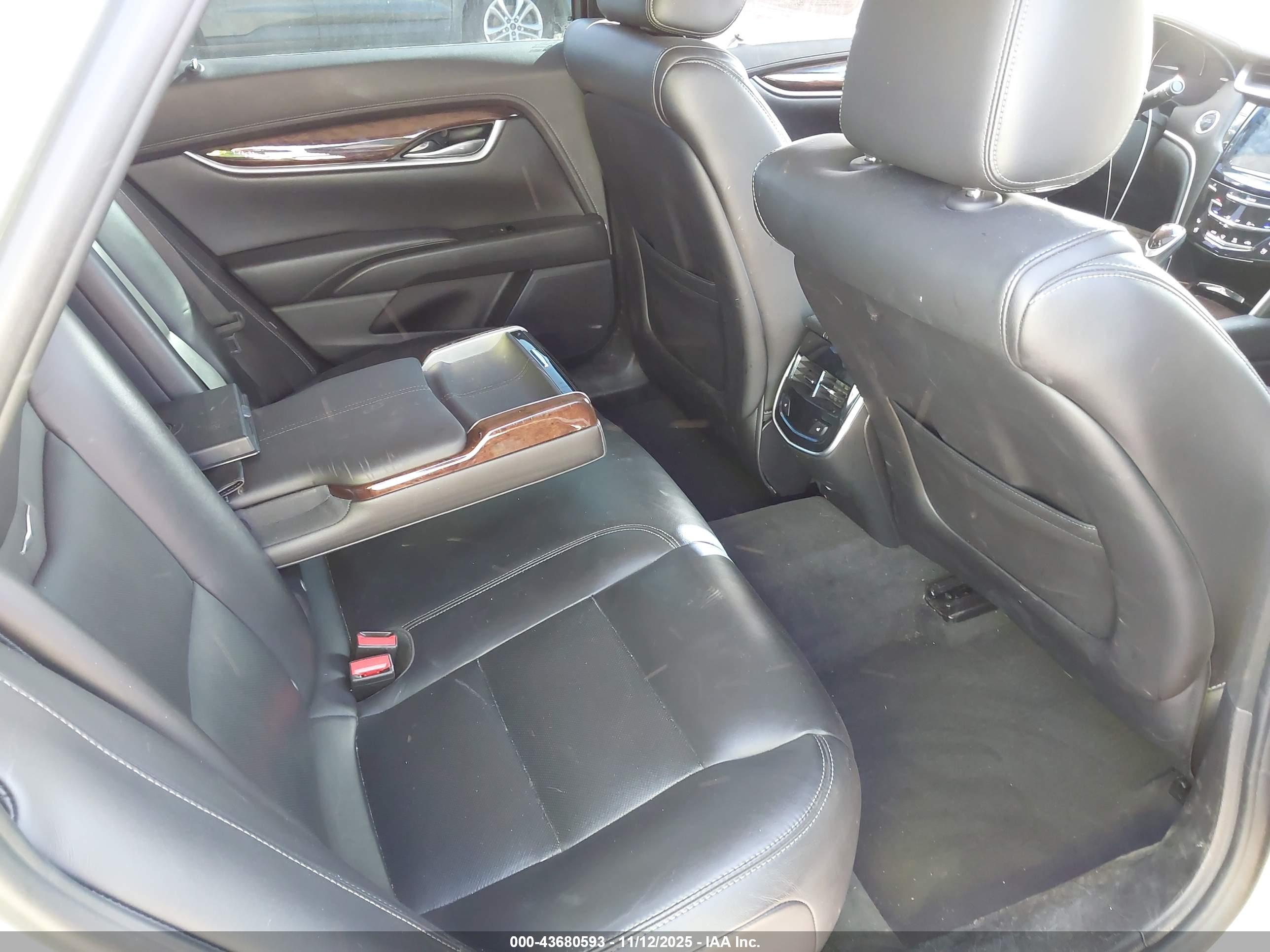 CADILLAC XTS image 8