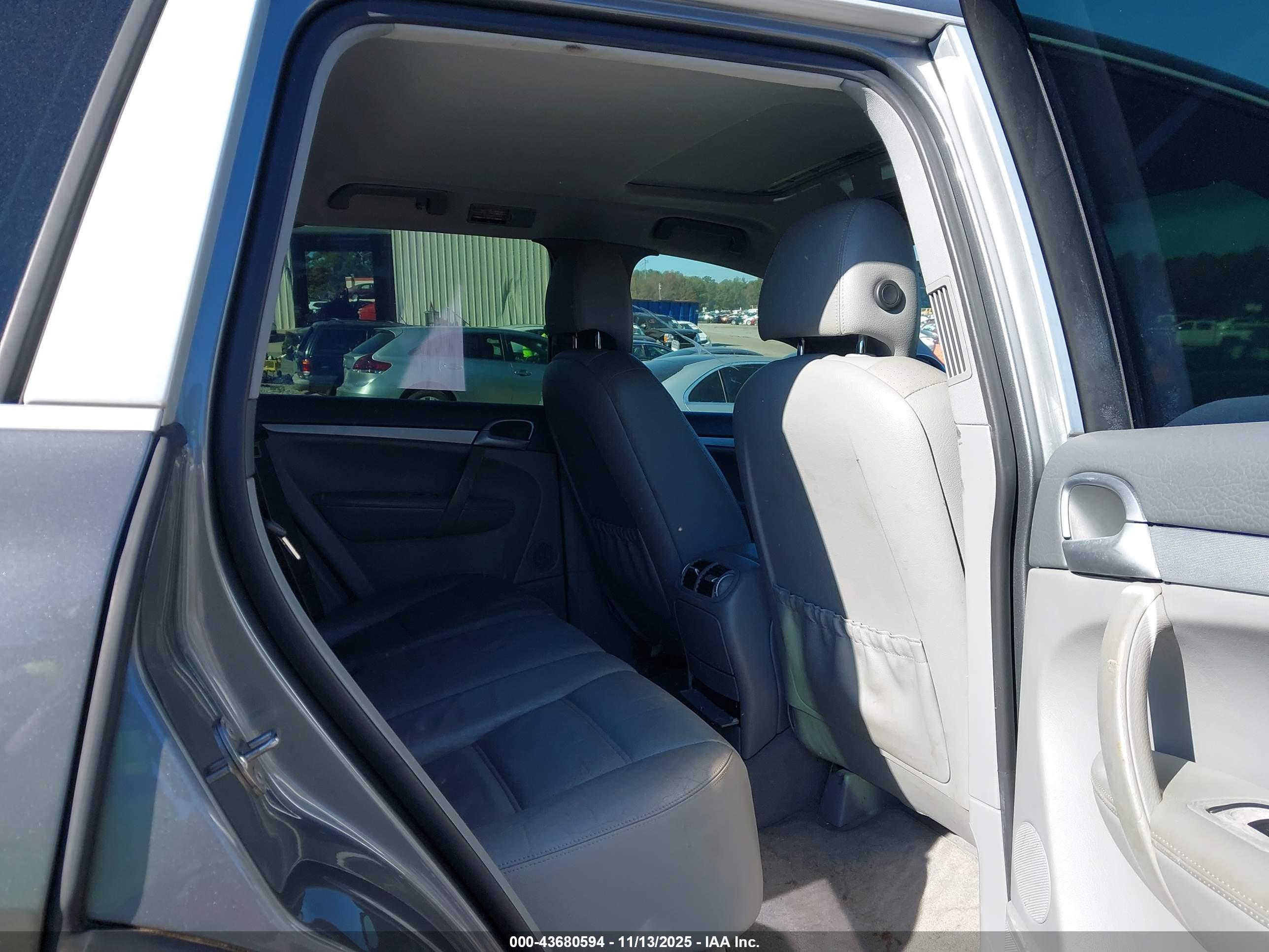 PORSCHE CAYENNE image 8