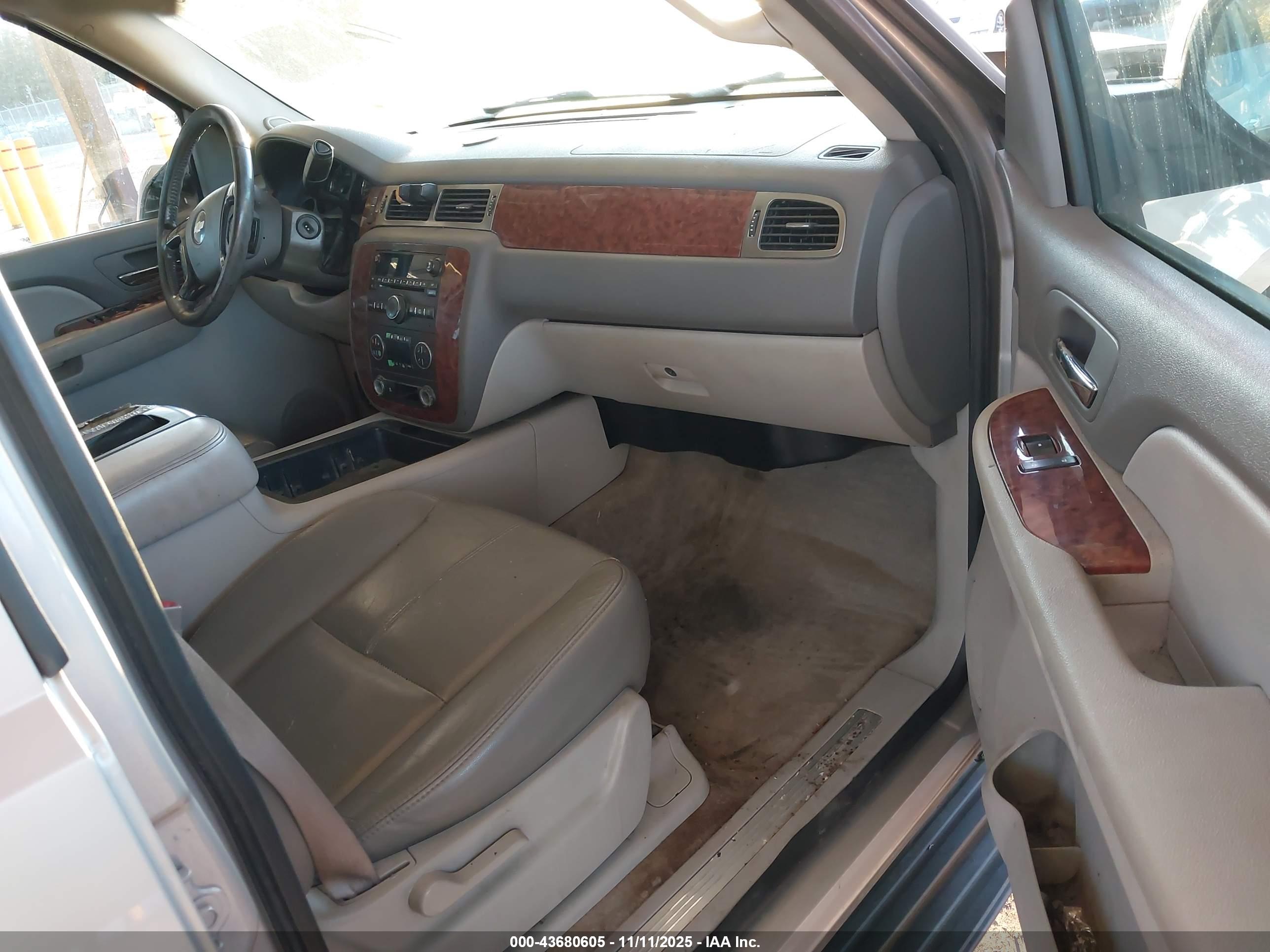 CHEVROLET TAHOE image 5