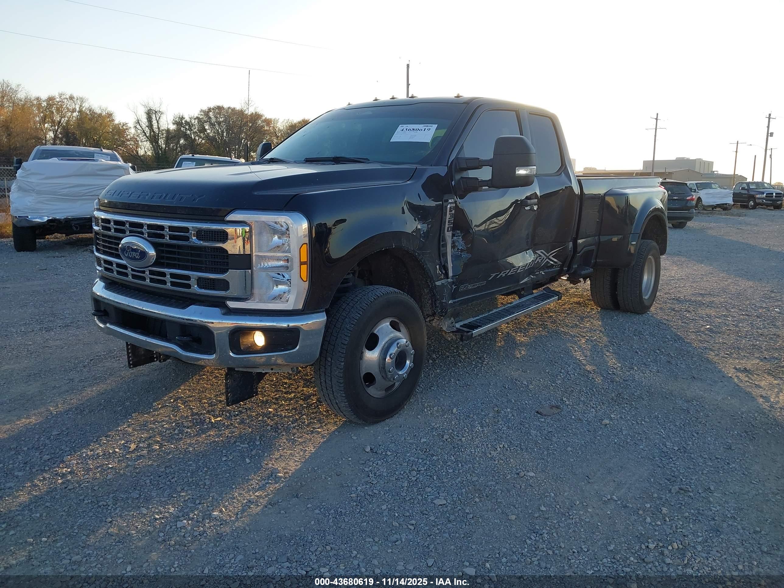 FORD F-350 image 2