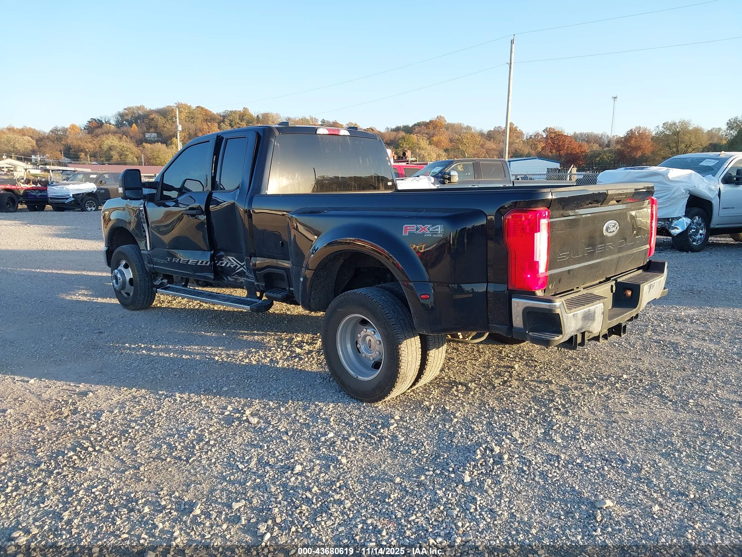 FORD F-350 image 3