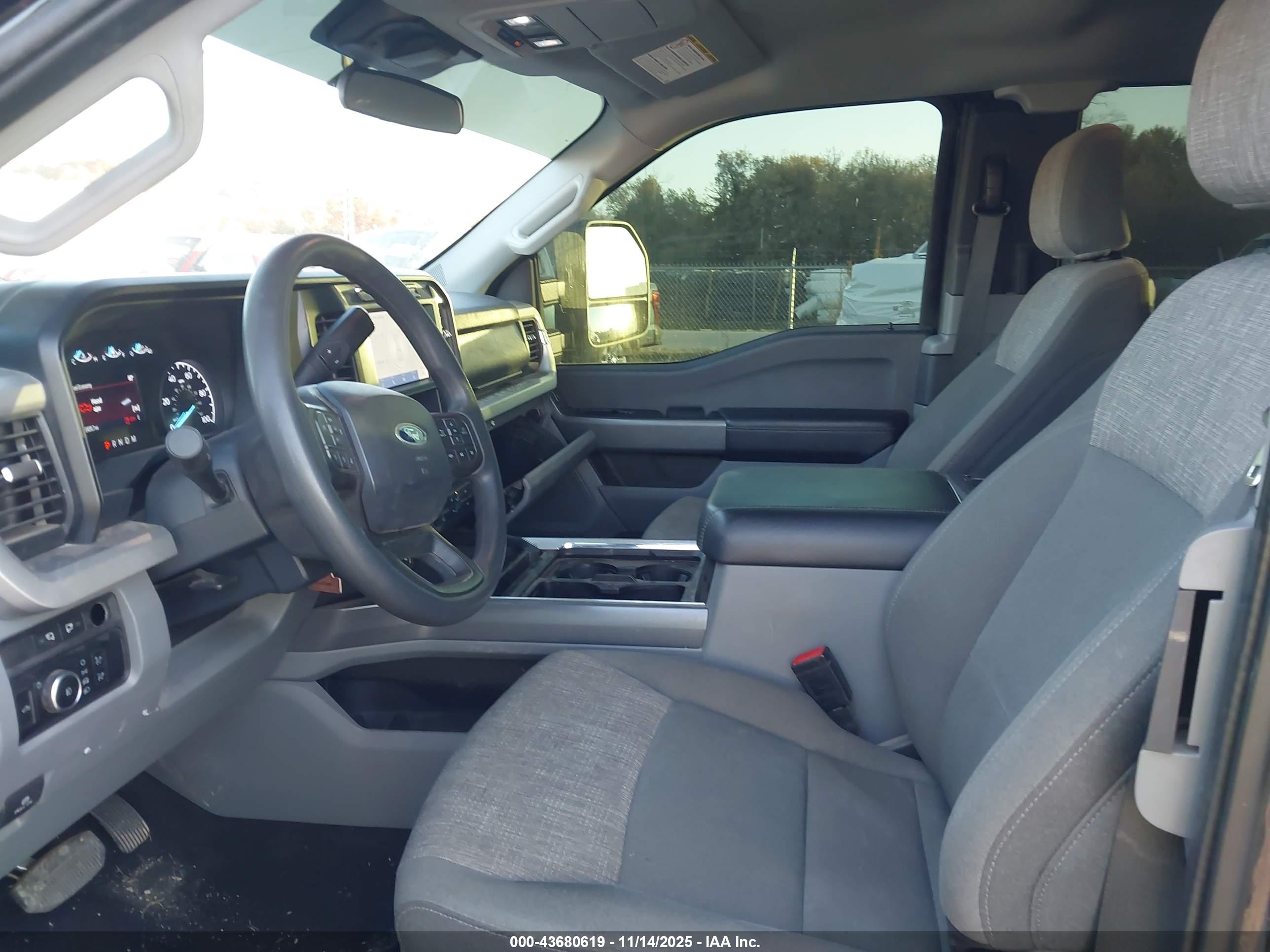 FORD F-350 image 8