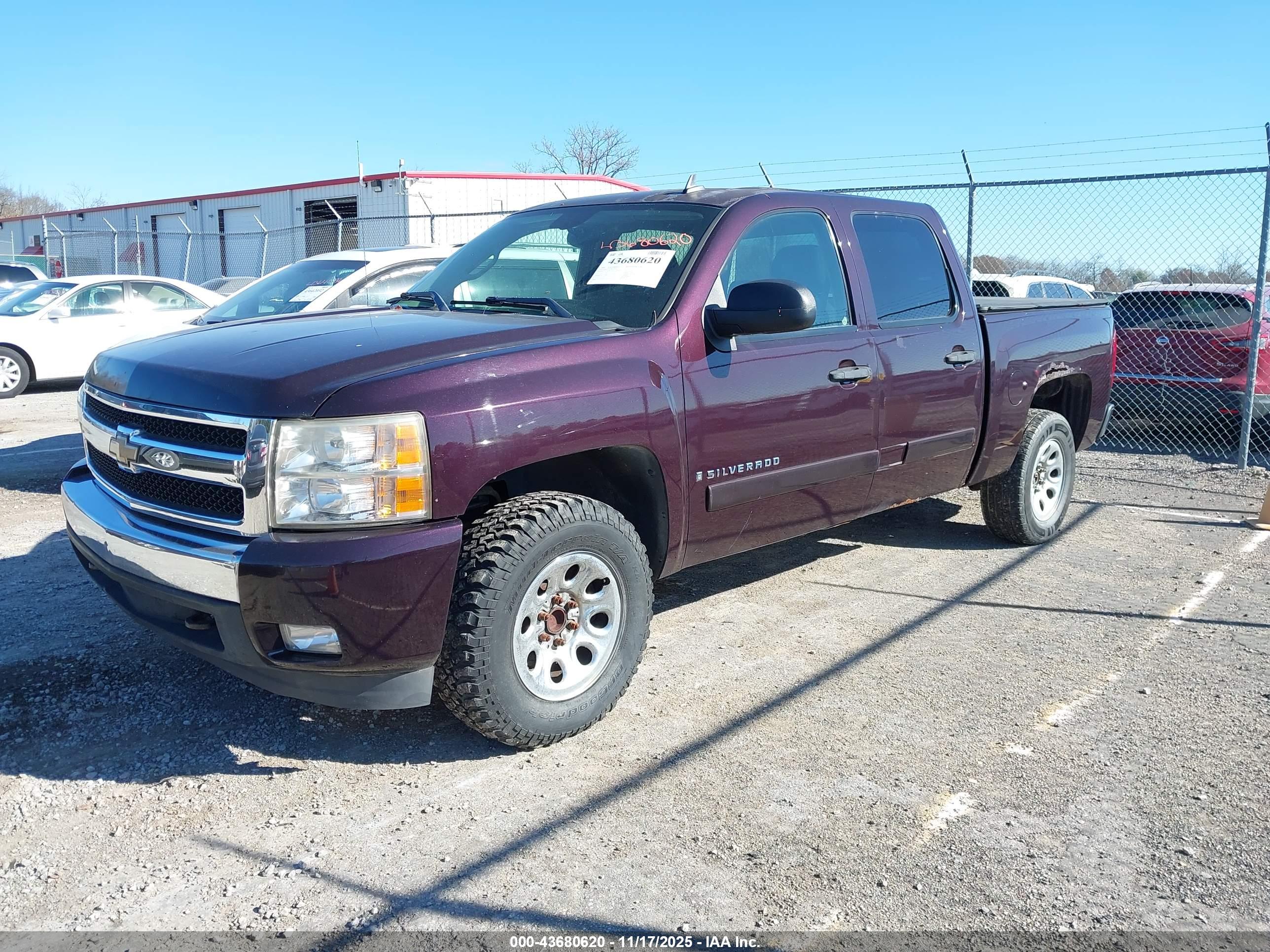 CHEVROLET SILVERADO image 2