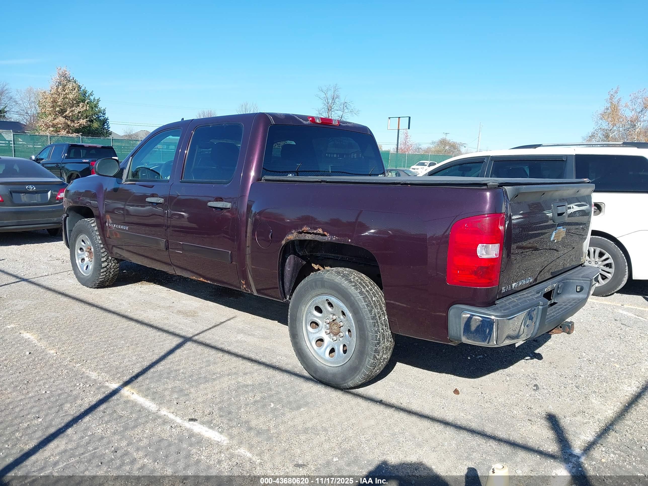 CHEVROLET SILVERADO image 3