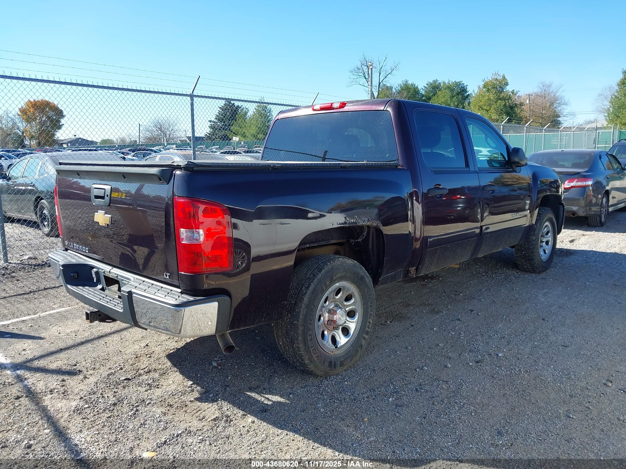 CHEVROLET SILVERADO image 4