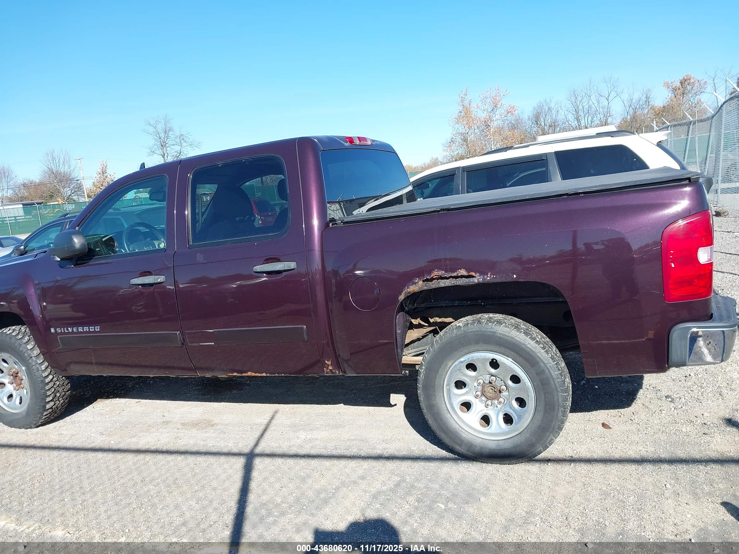 CHEVROLET SILVERADO image 6