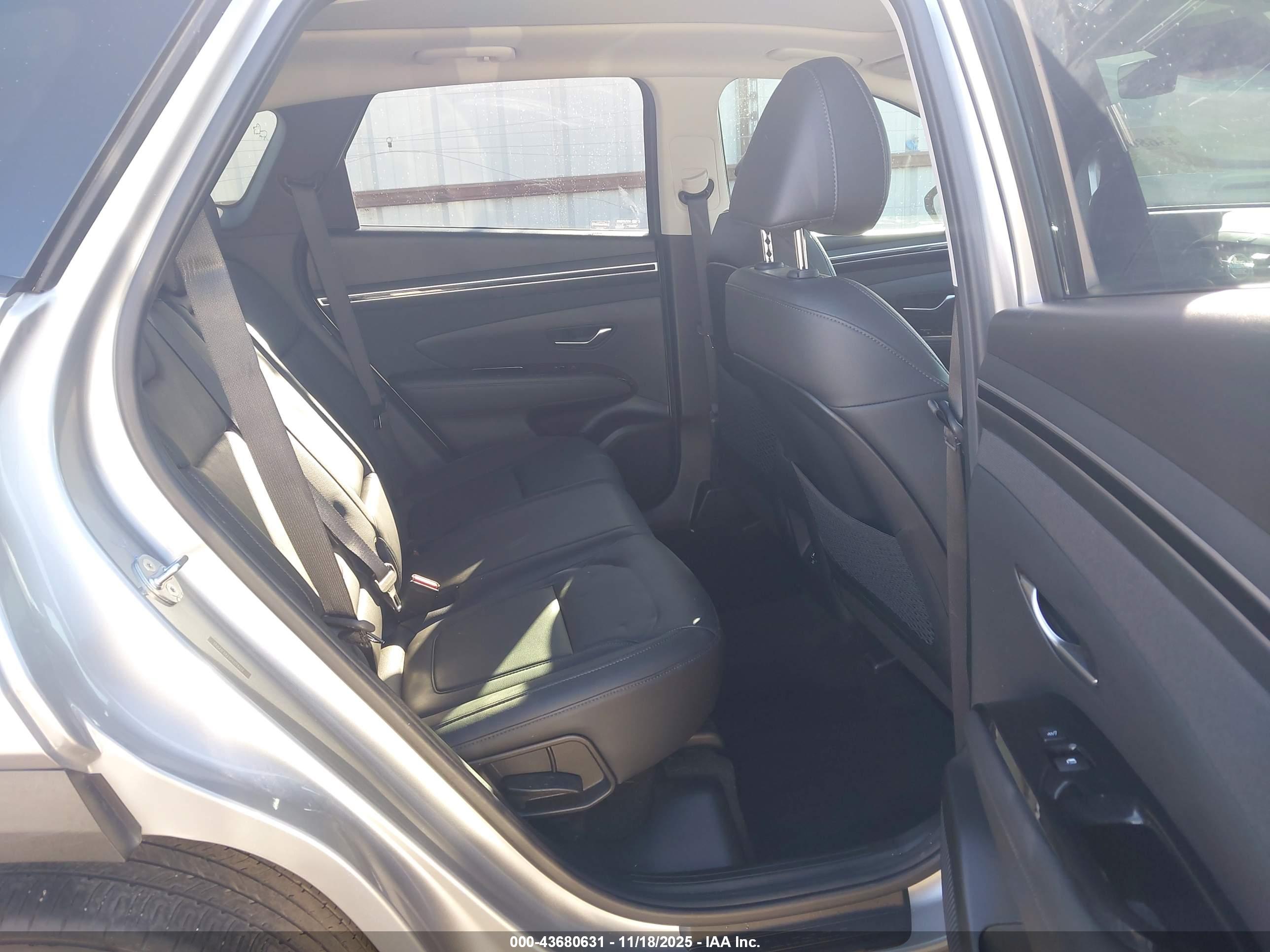 HYUNDAI TUCSON image 8