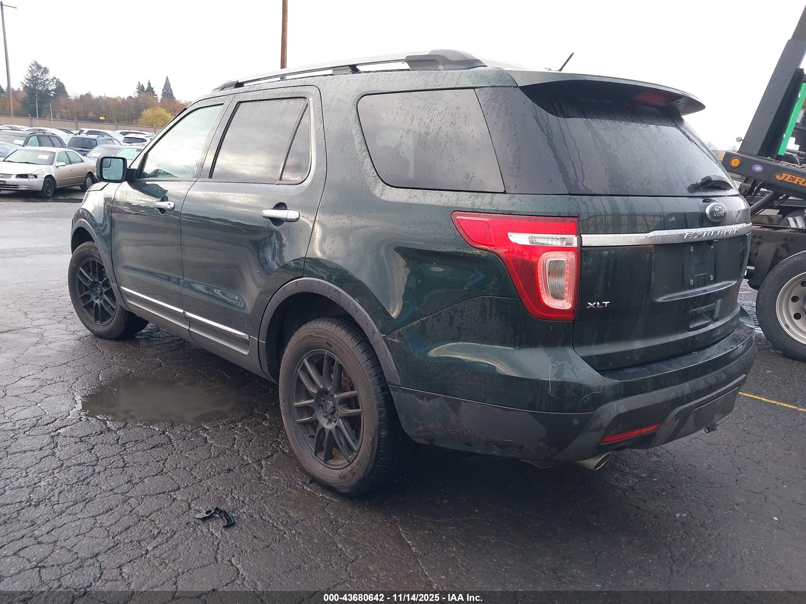 FORD EXPLORER image 3
