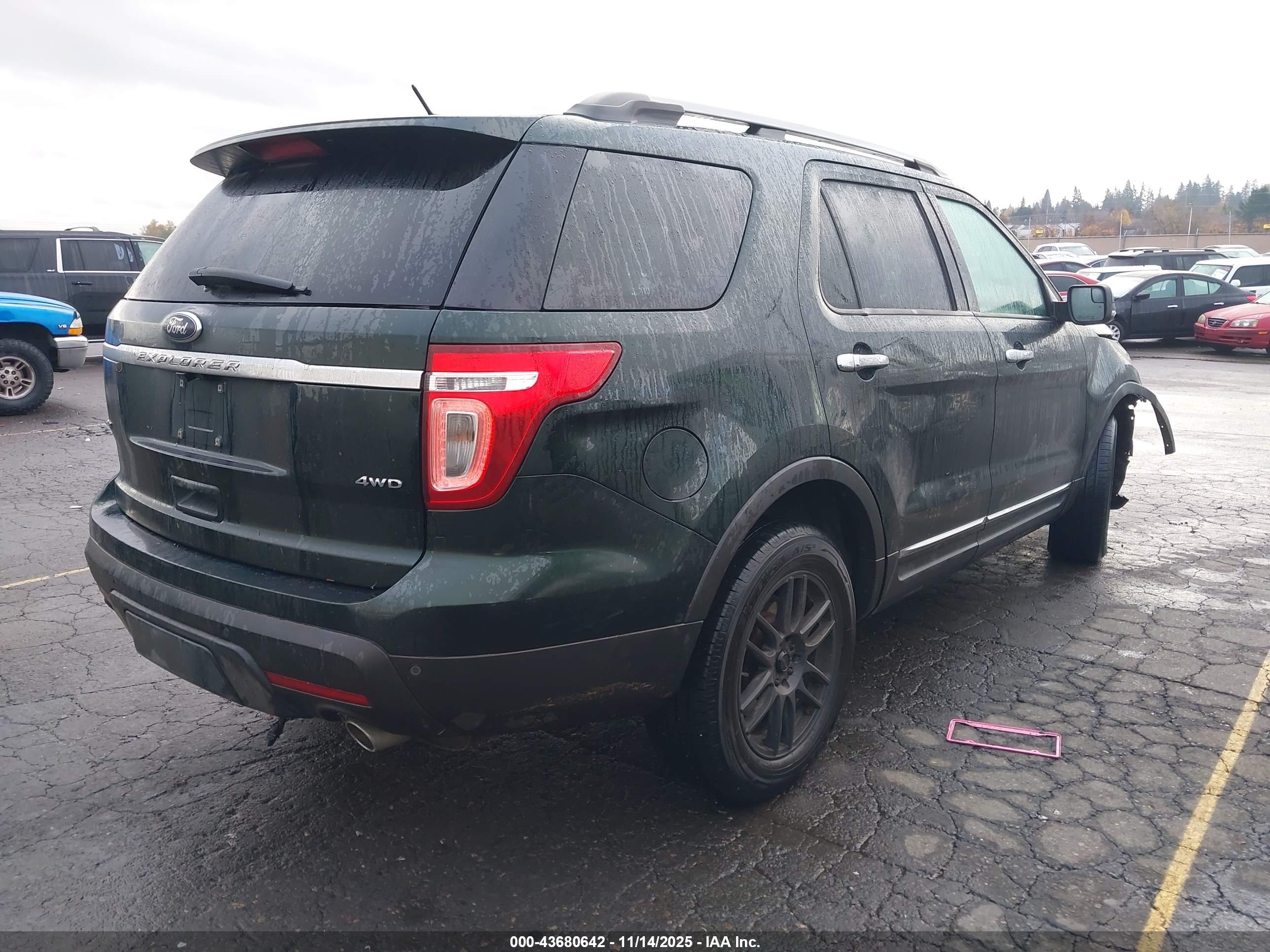 FORD EXPLORER image 4
