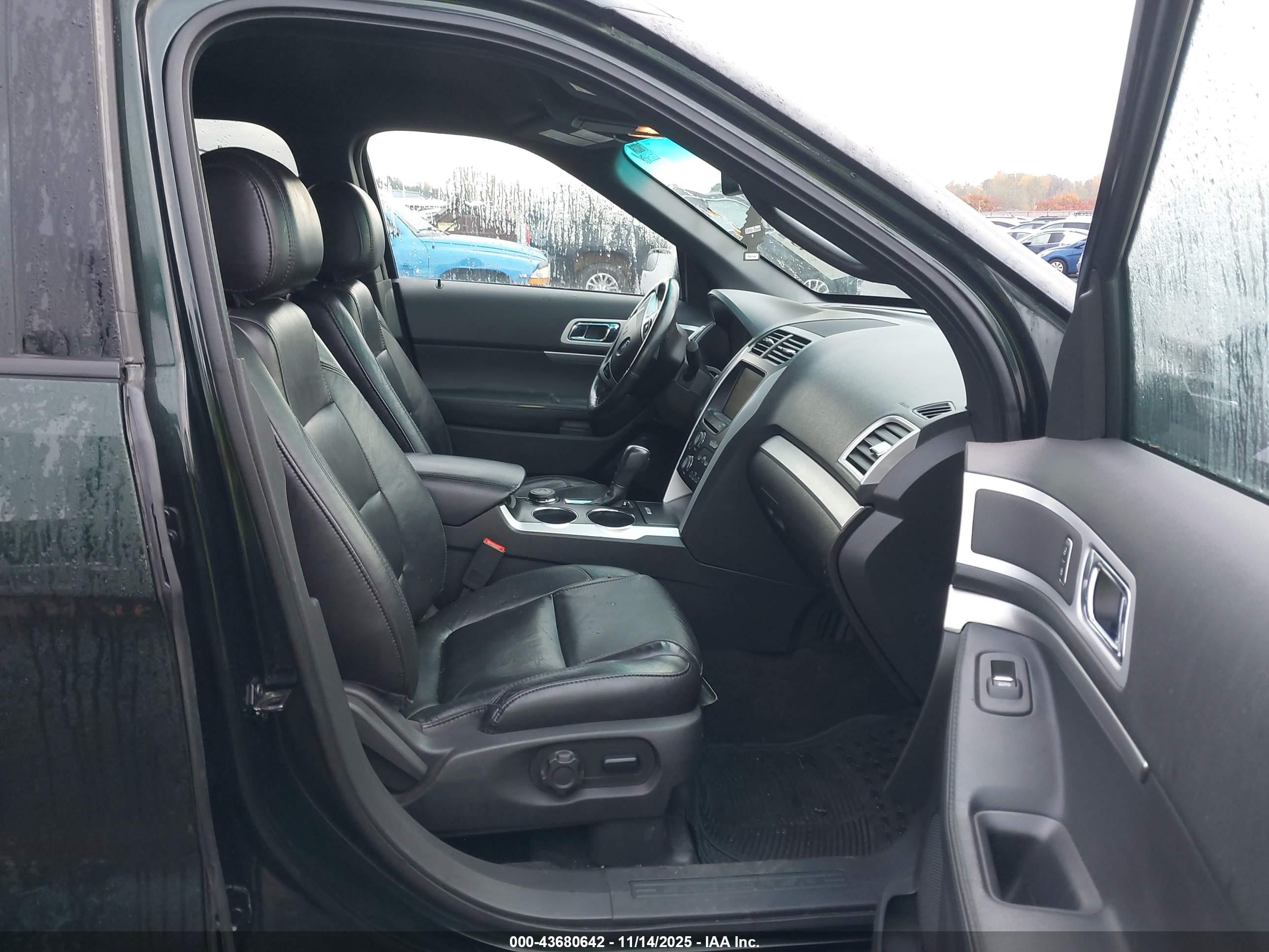FORD EXPLORER image 5