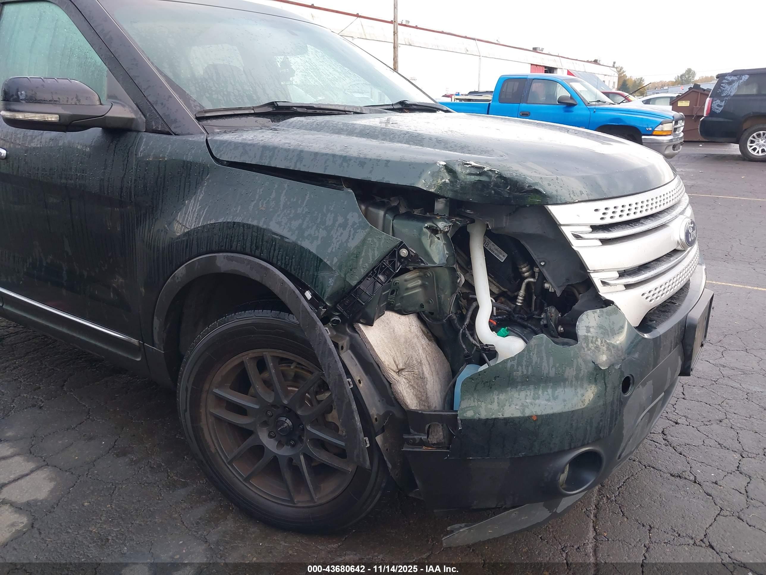 FORD EXPLORER image 6