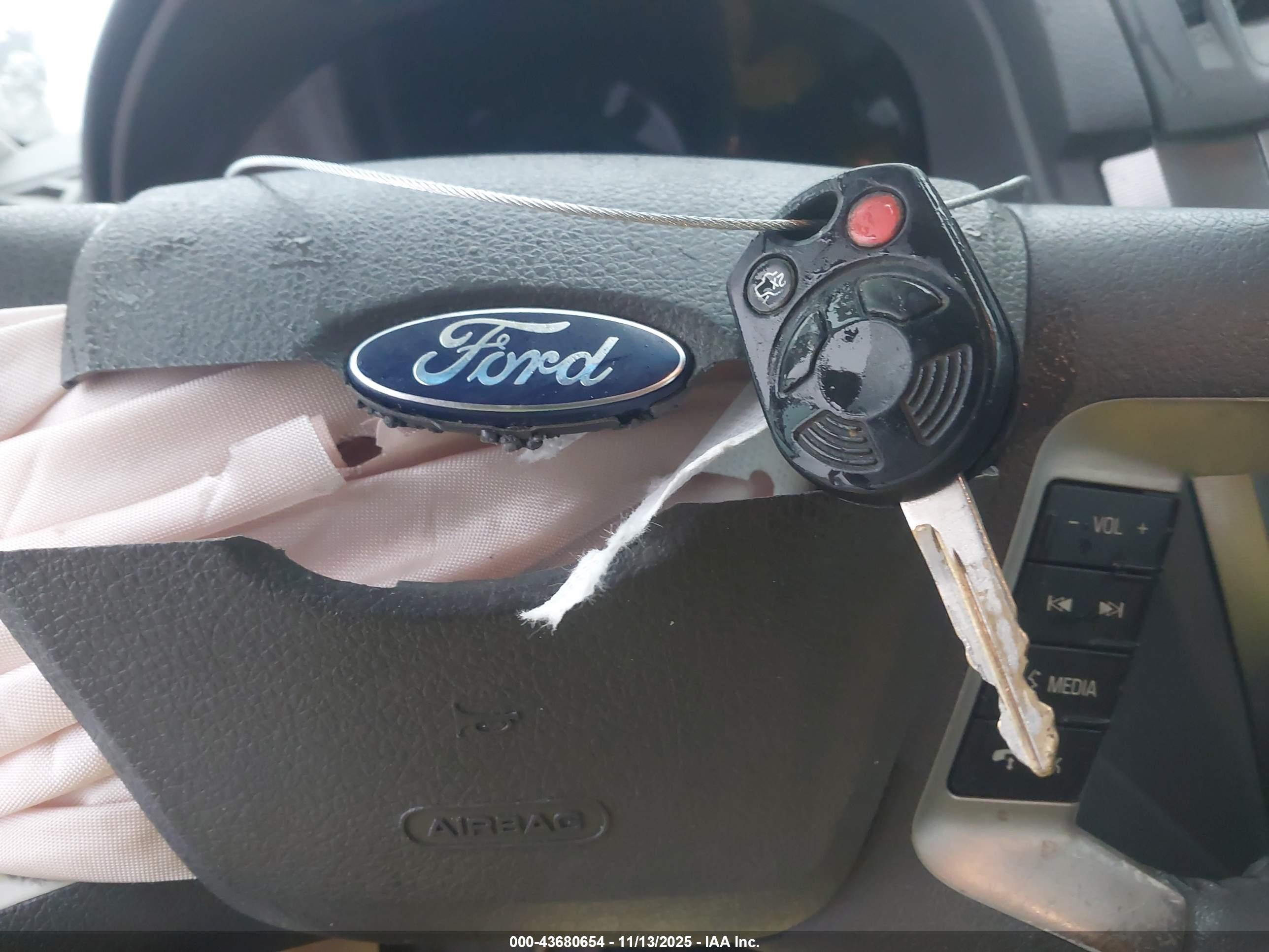 FORD FUSION image 11