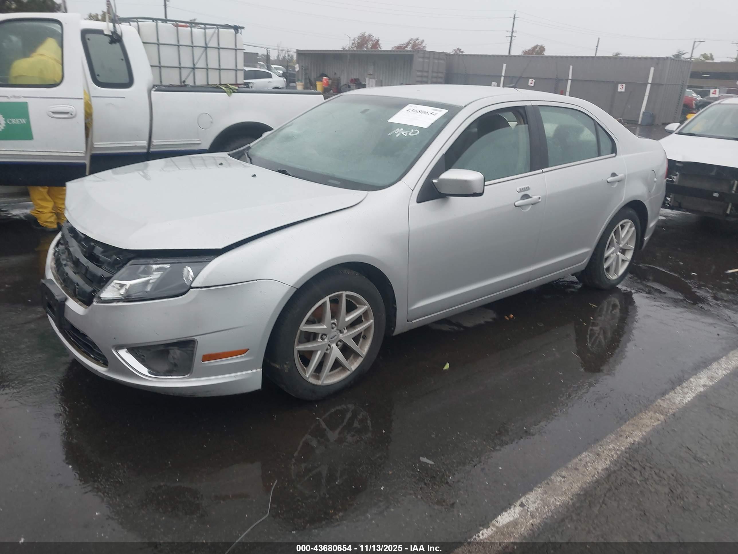 FORD FUSION image 2