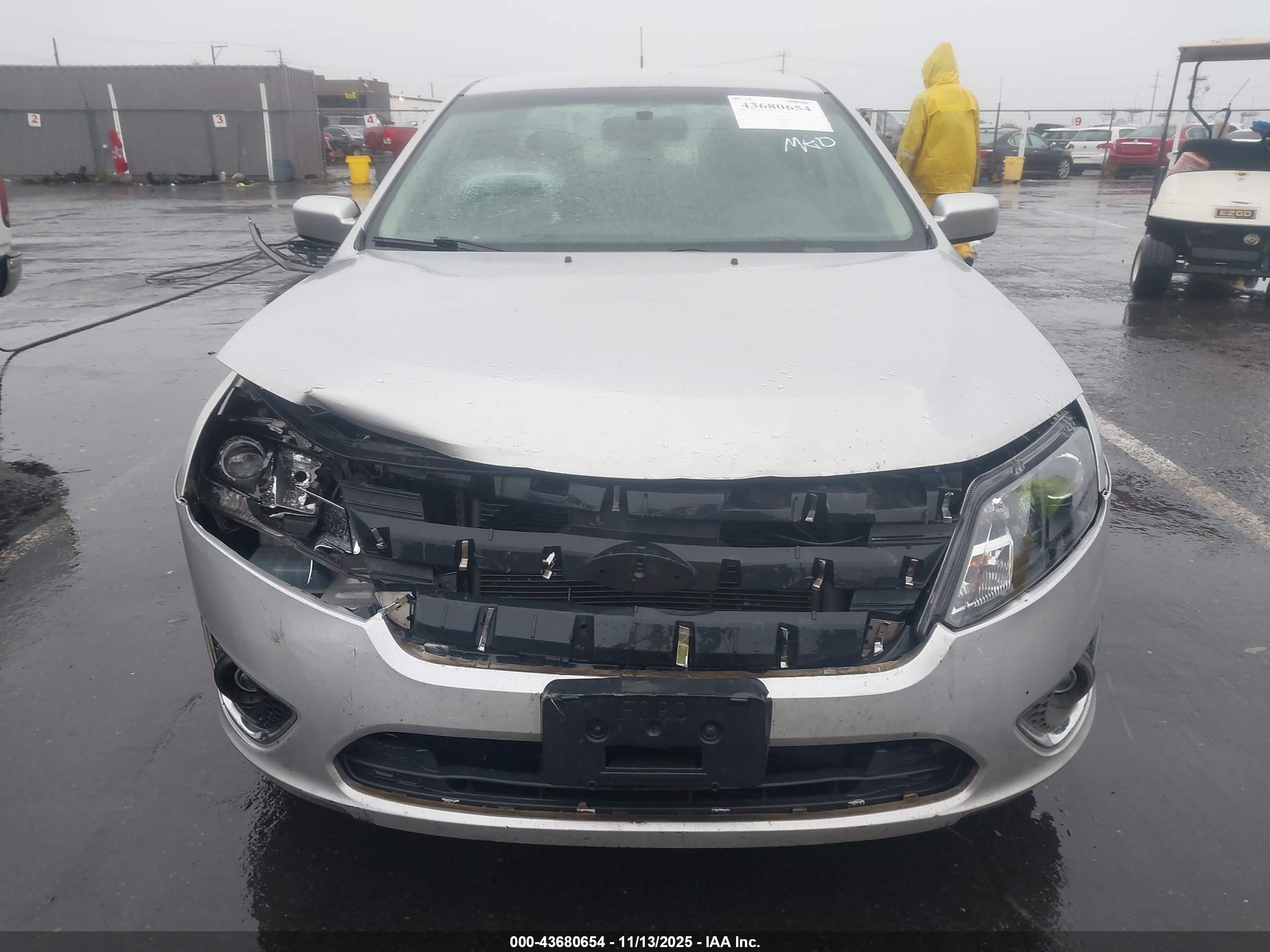 FORD FUSION image 6