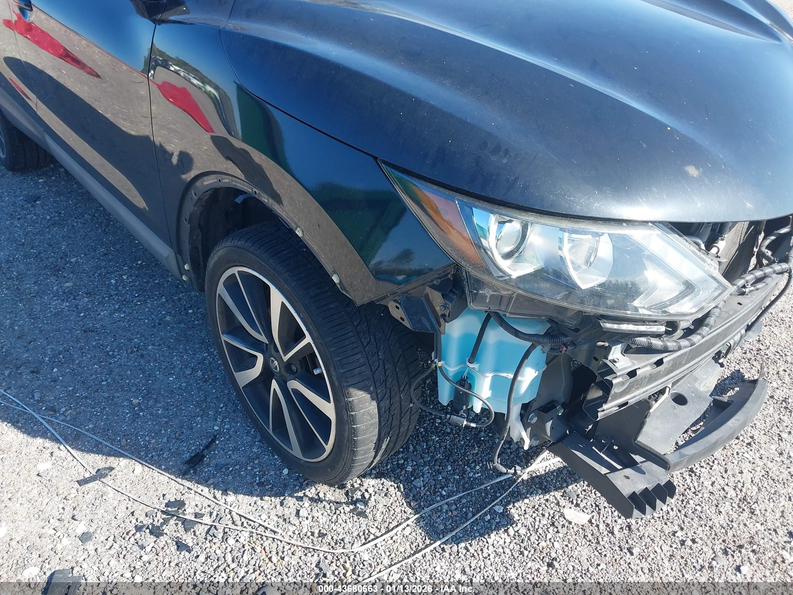 NISSAN ROGUE image 6
