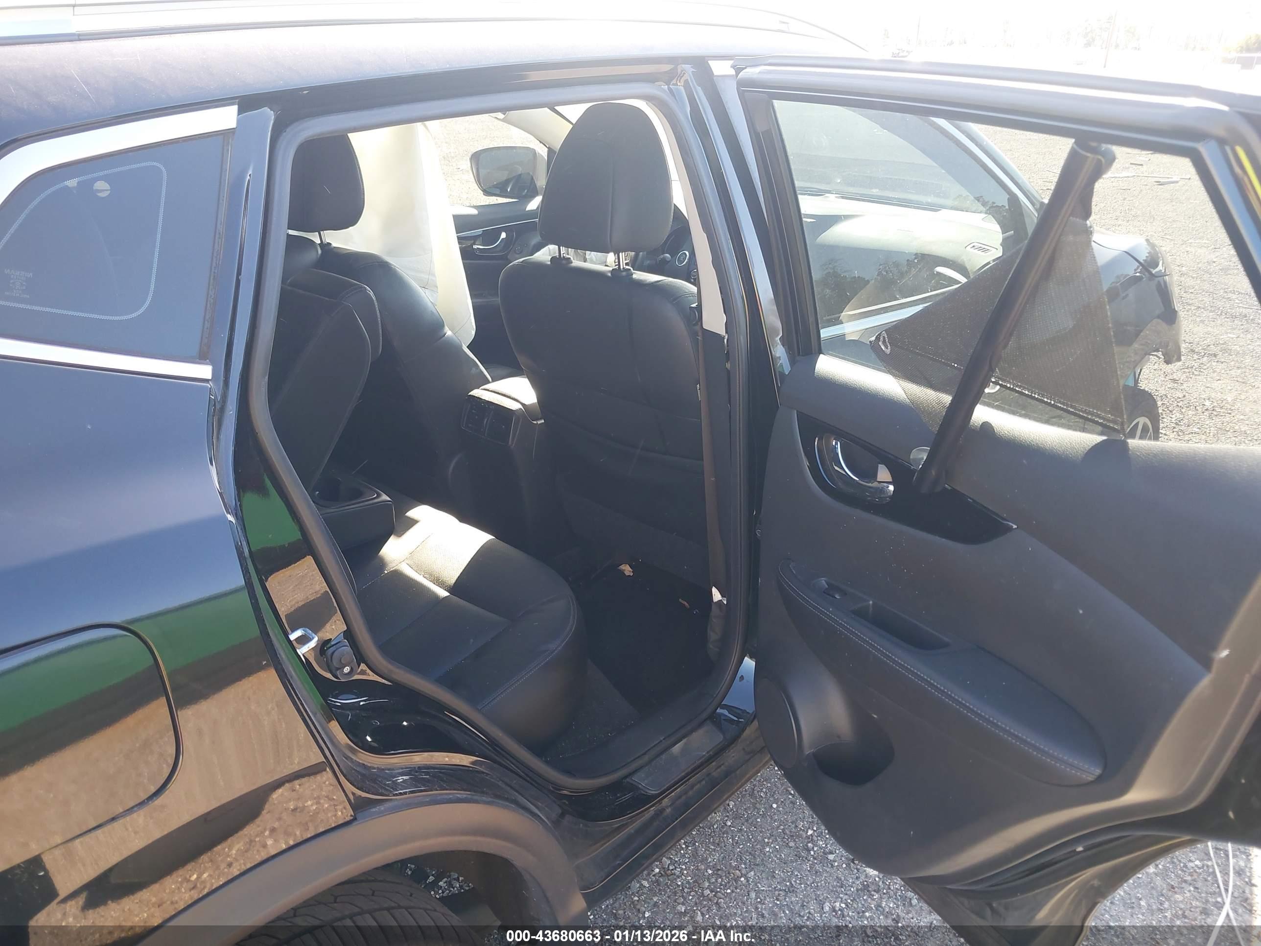 NISSAN ROGUE image 8