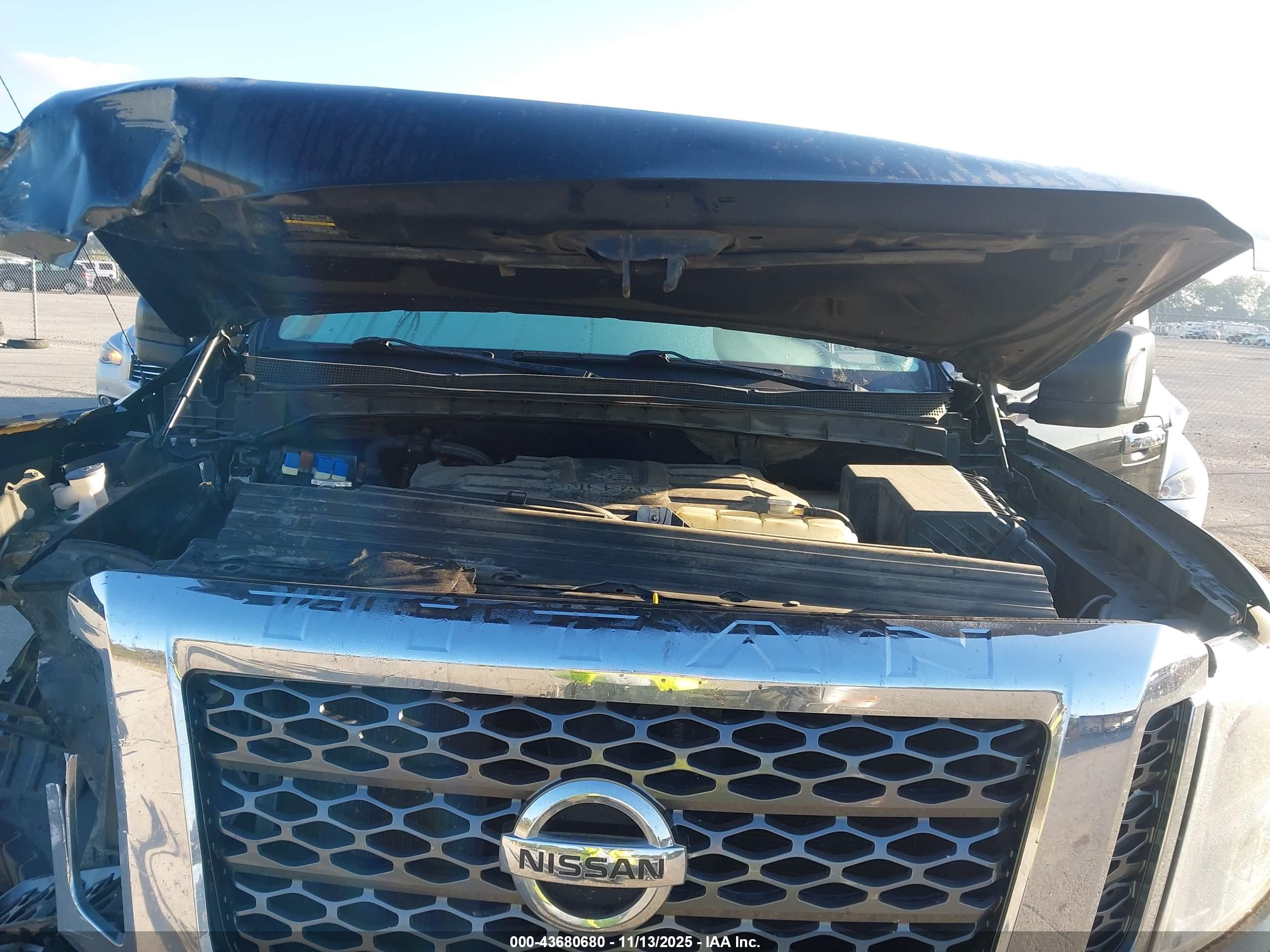 NISSAN TITAN image 10