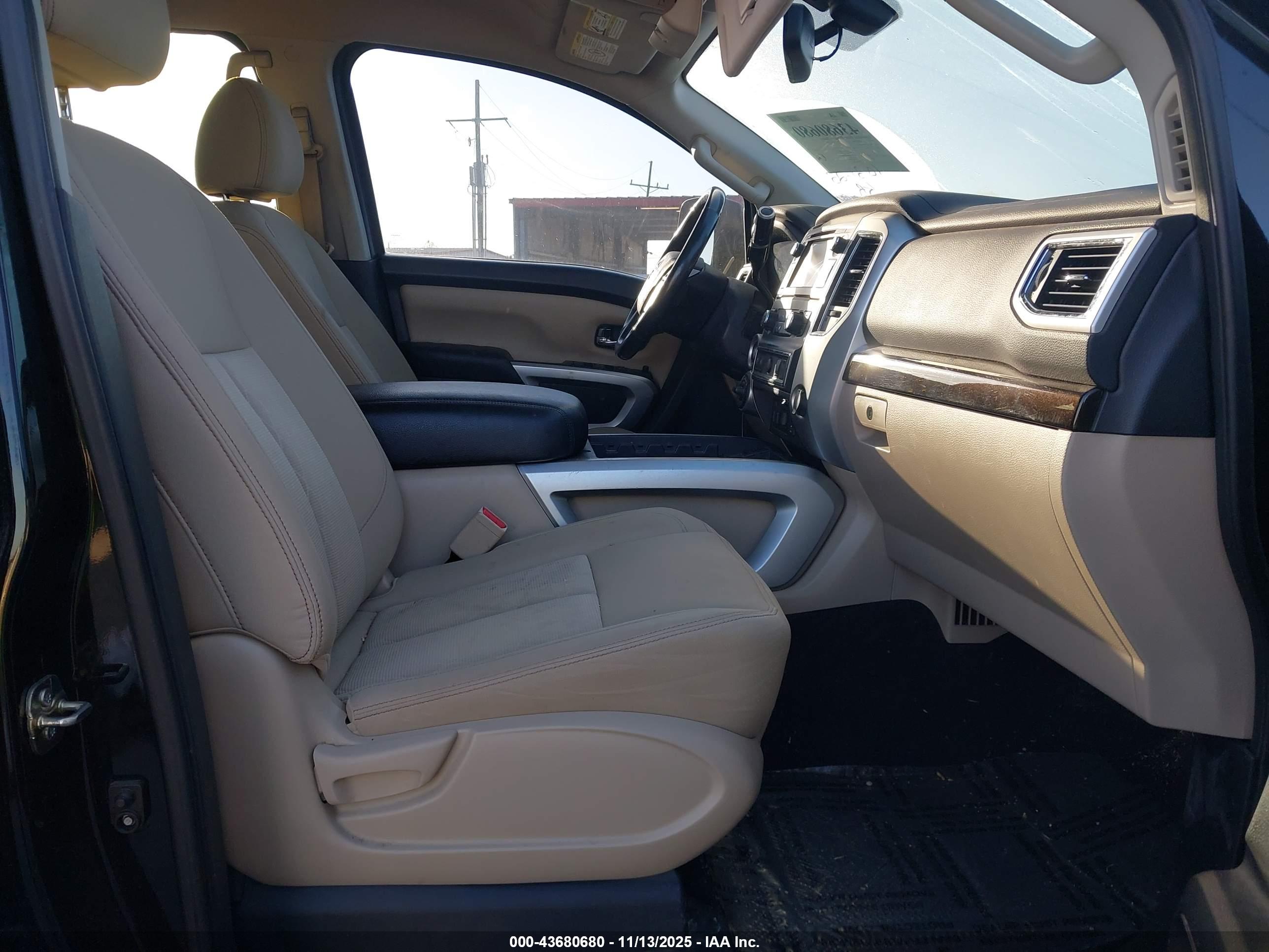 NISSAN TITAN image 5