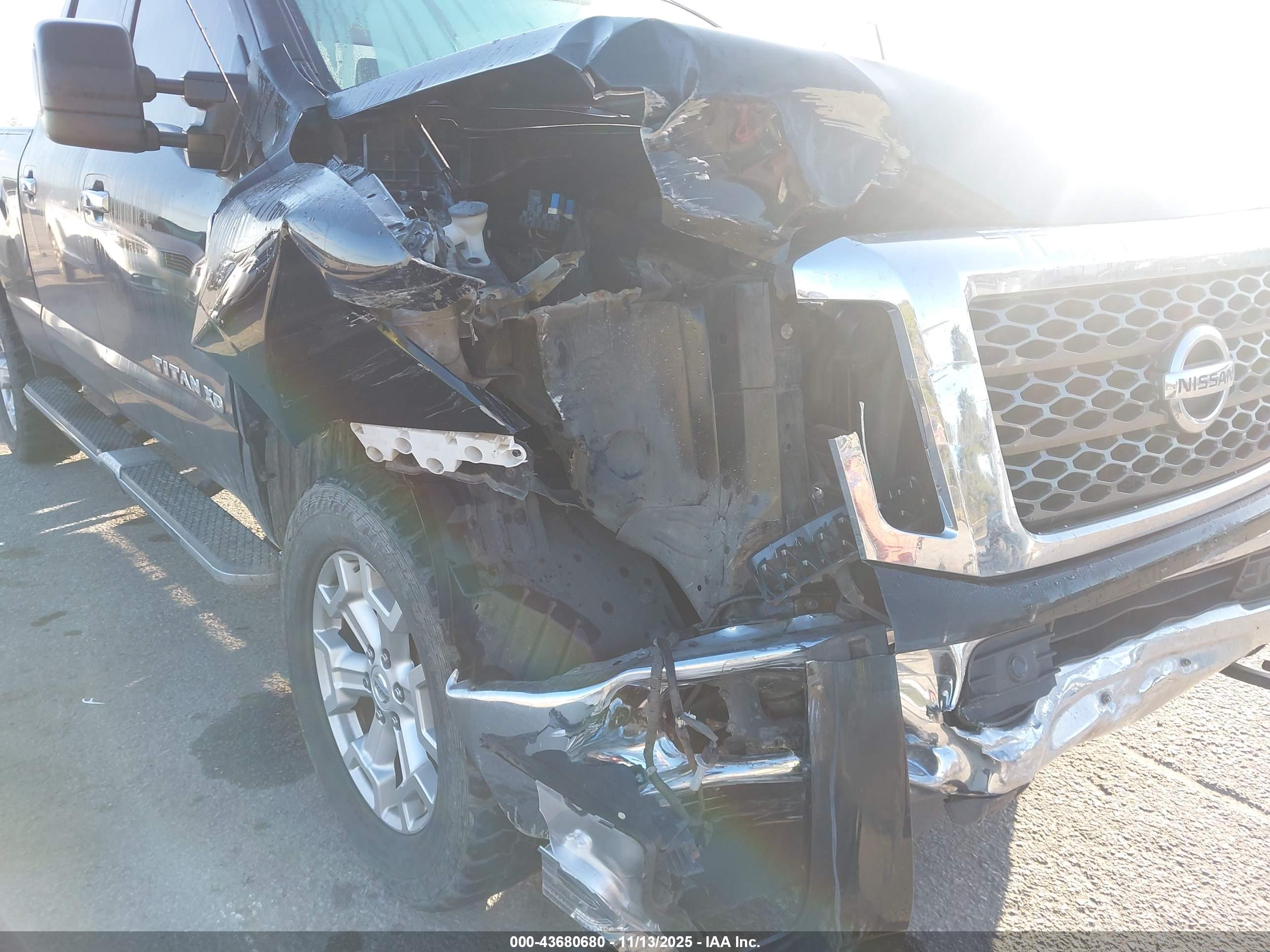 NISSAN TITAN image 6