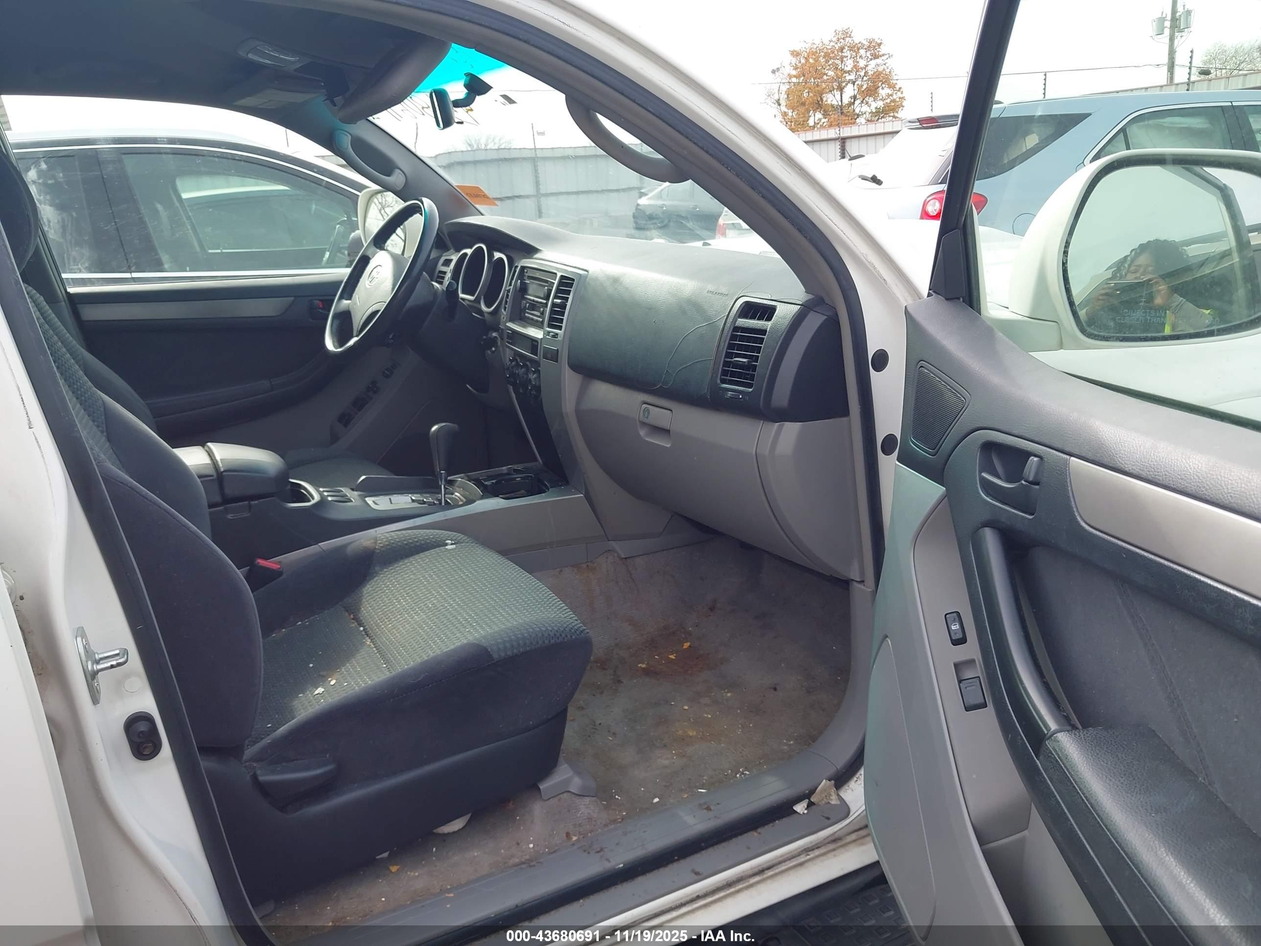 TOYOTA 4RUNNER image 5