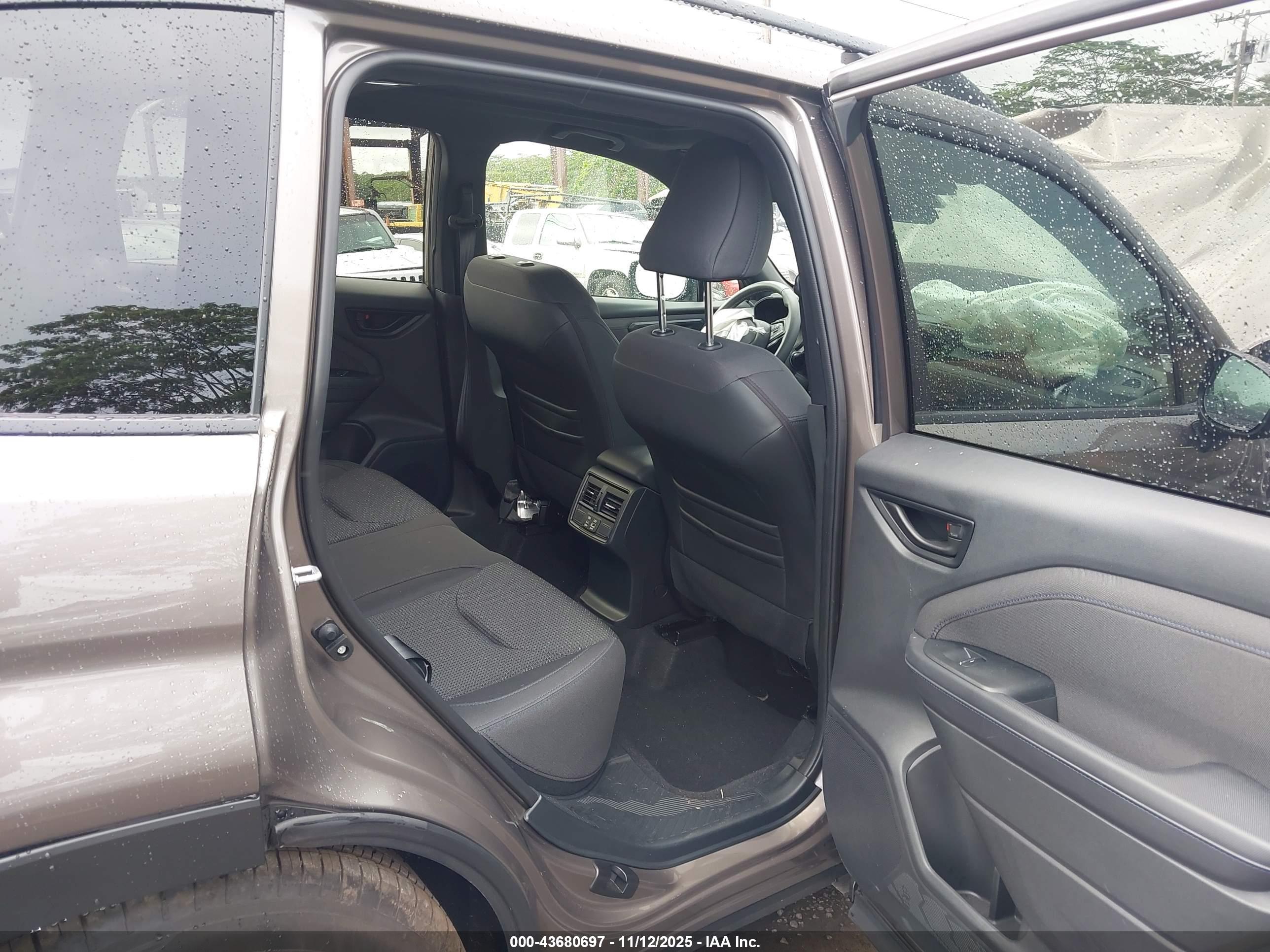 SUBARU FORESTER image 8
