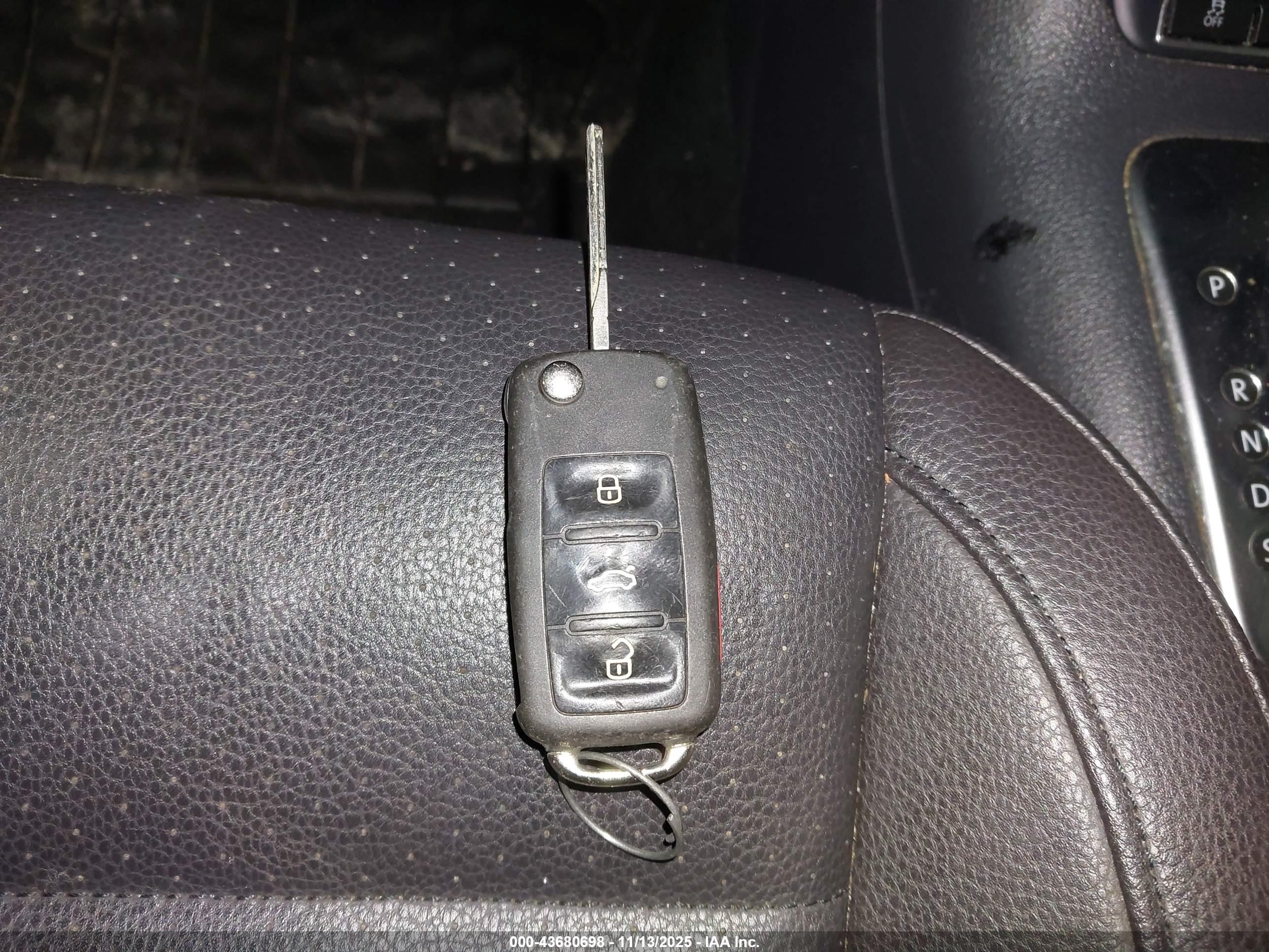 VOLKSWAGEN TIGUAN image 11