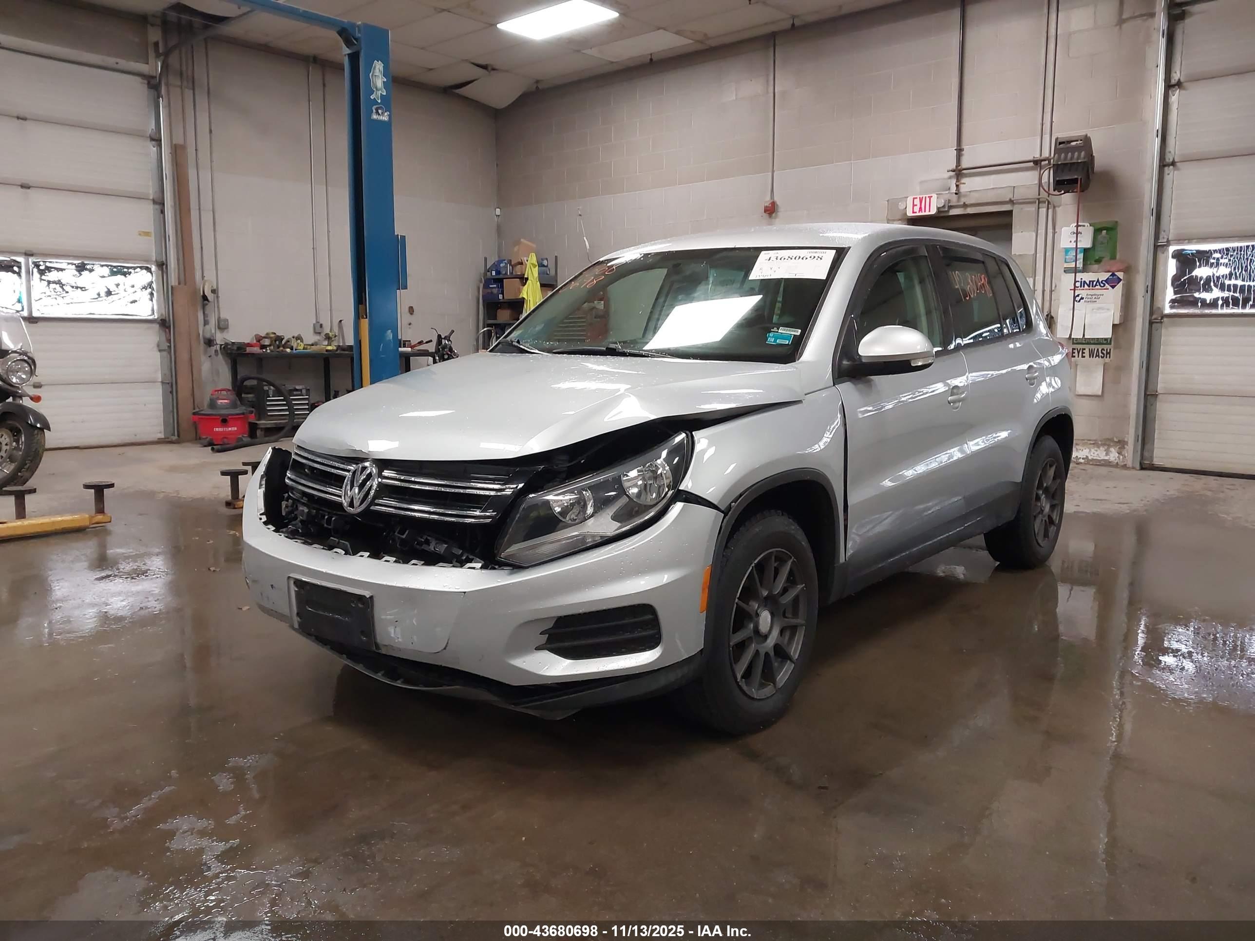 VOLKSWAGEN TIGUAN image 2