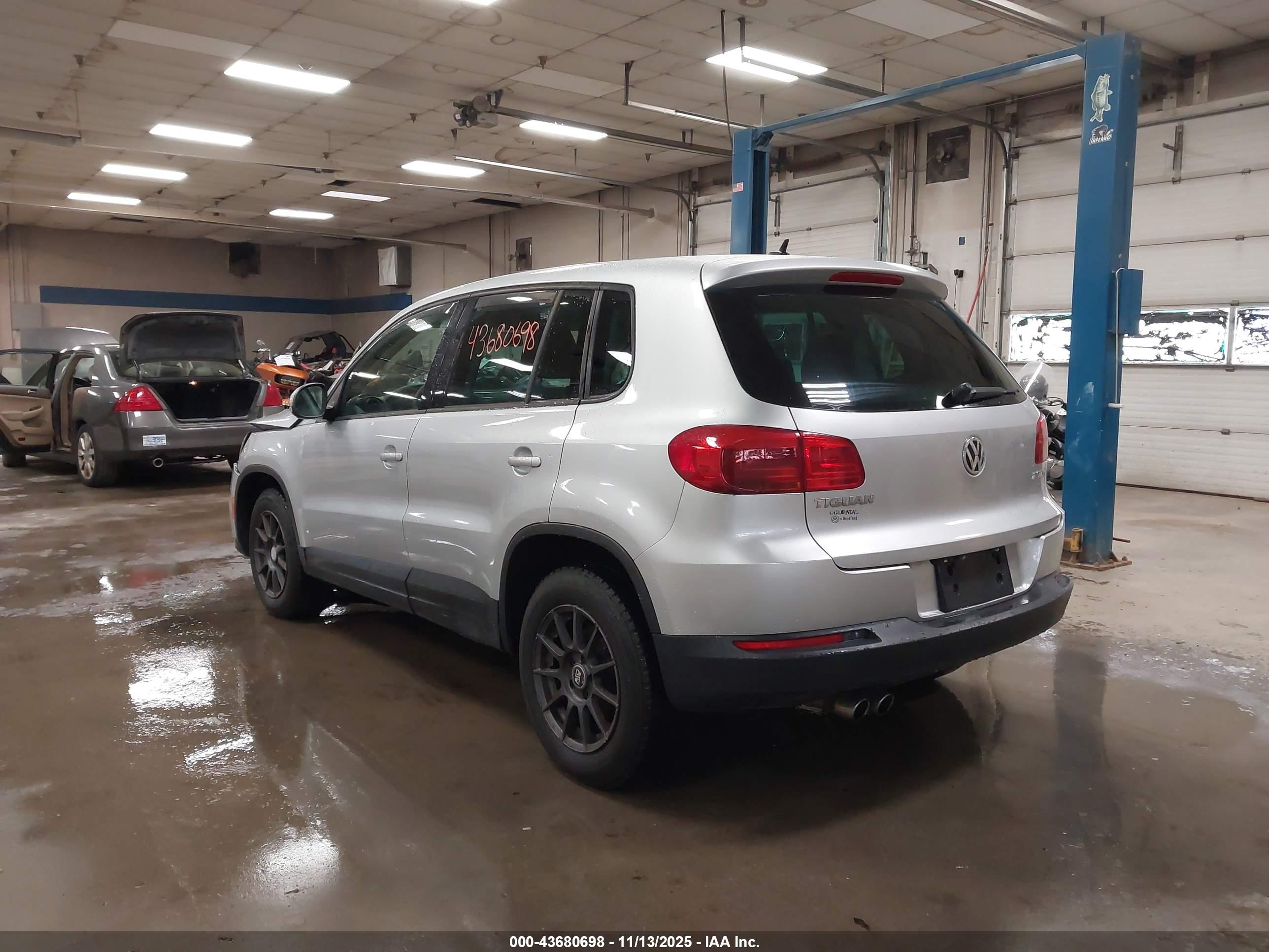 VOLKSWAGEN TIGUAN image 3