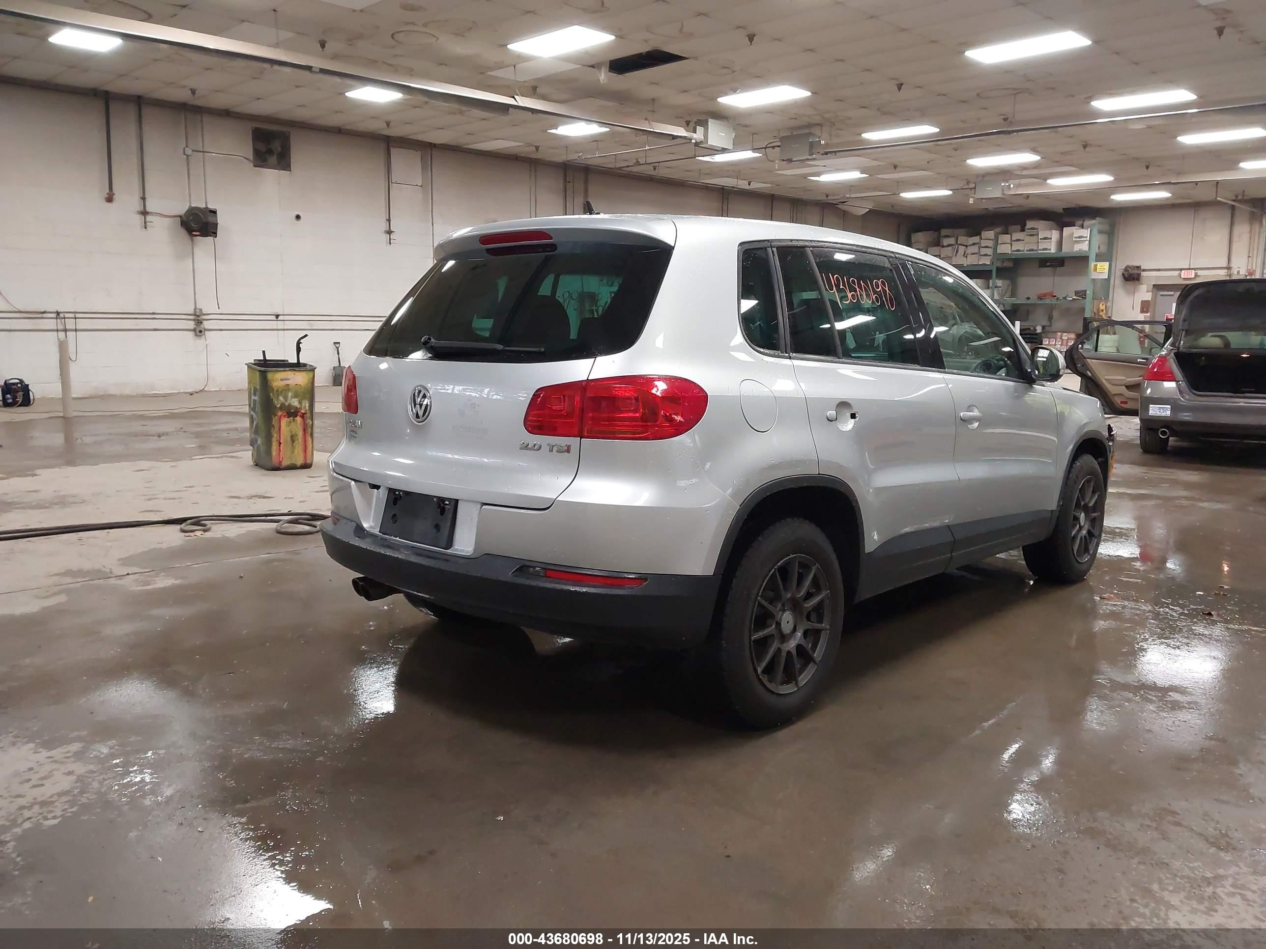 VOLKSWAGEN TIGUAN image 4