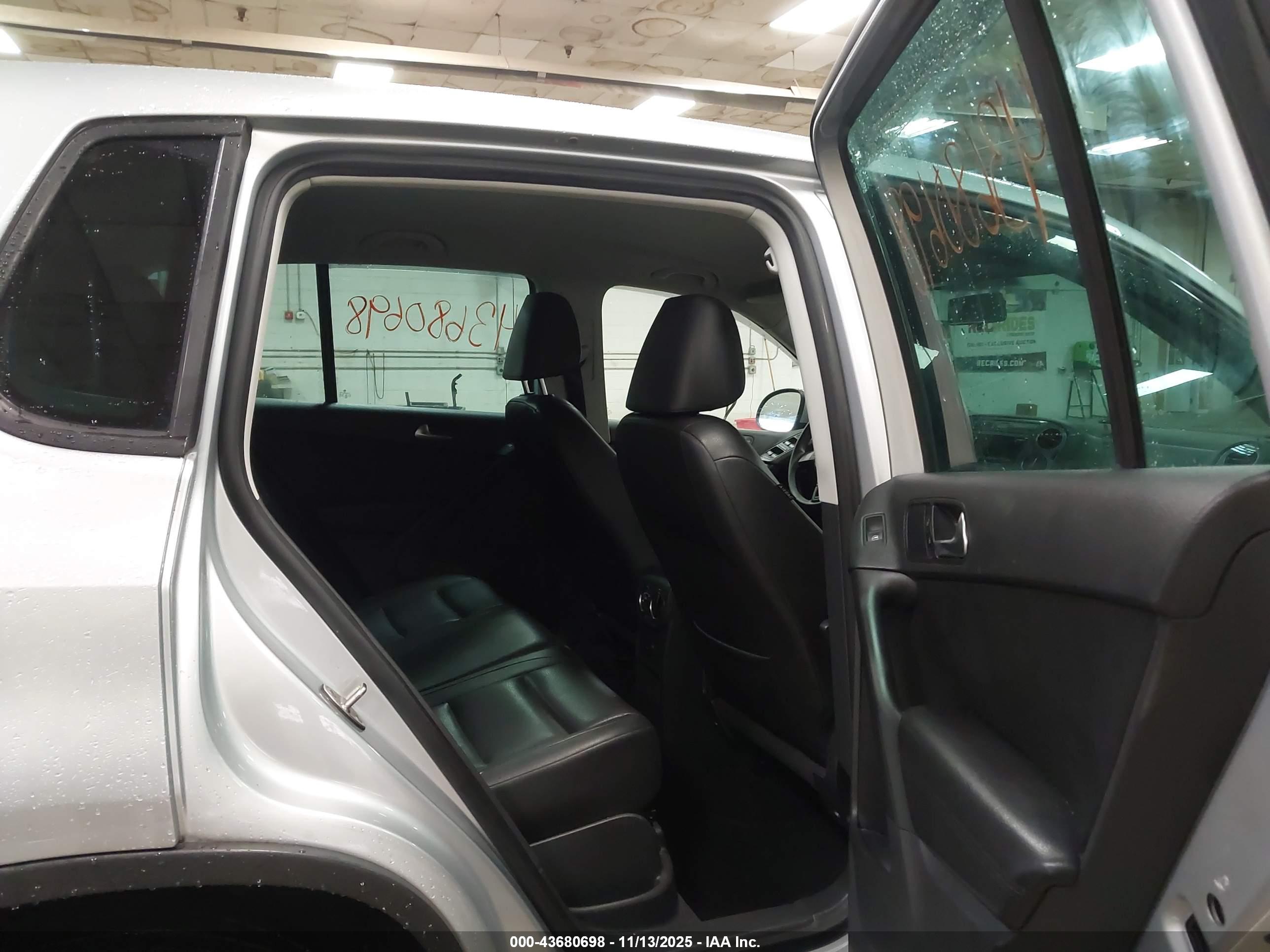 VOLKSWAGEN TIGUAN image 8