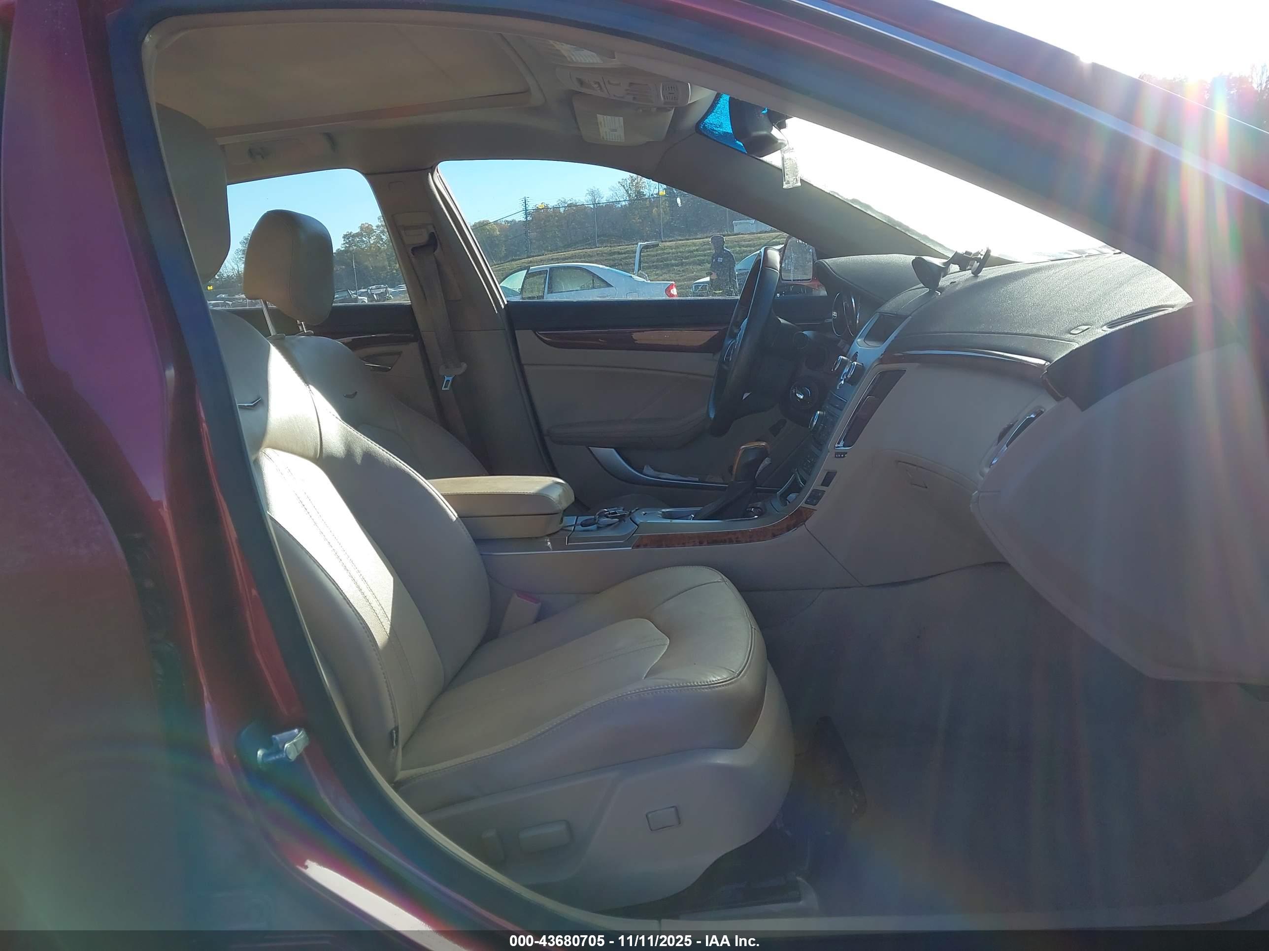 CADILLAC CTS image 5